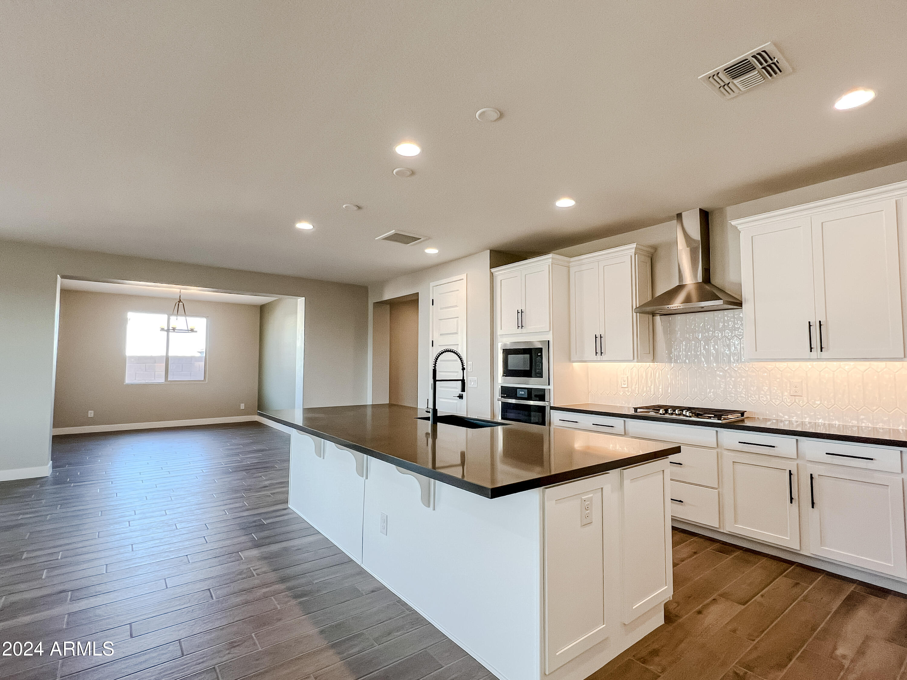 11106 S 52ND Lane