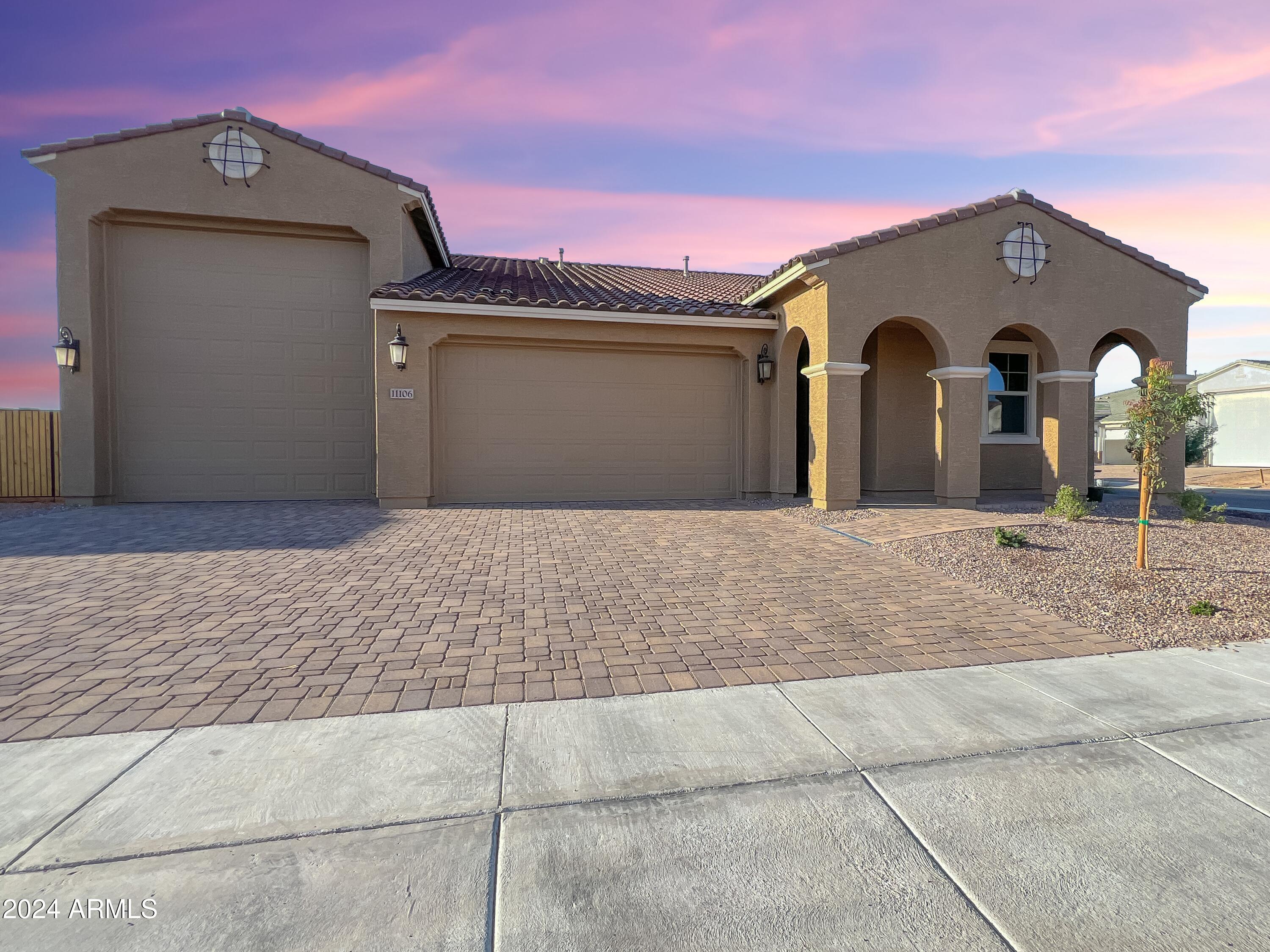 11106 S 52ND Lane