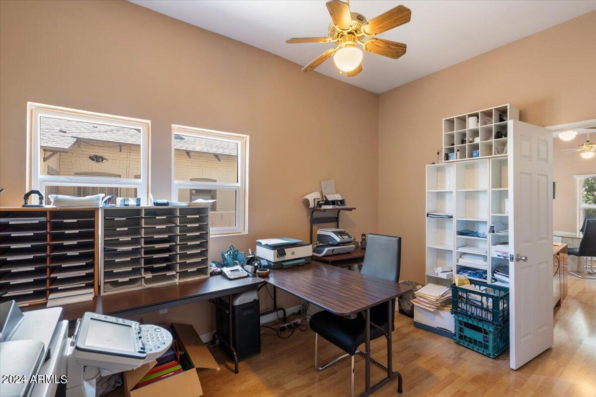 1215 W WOODLAND Avenue