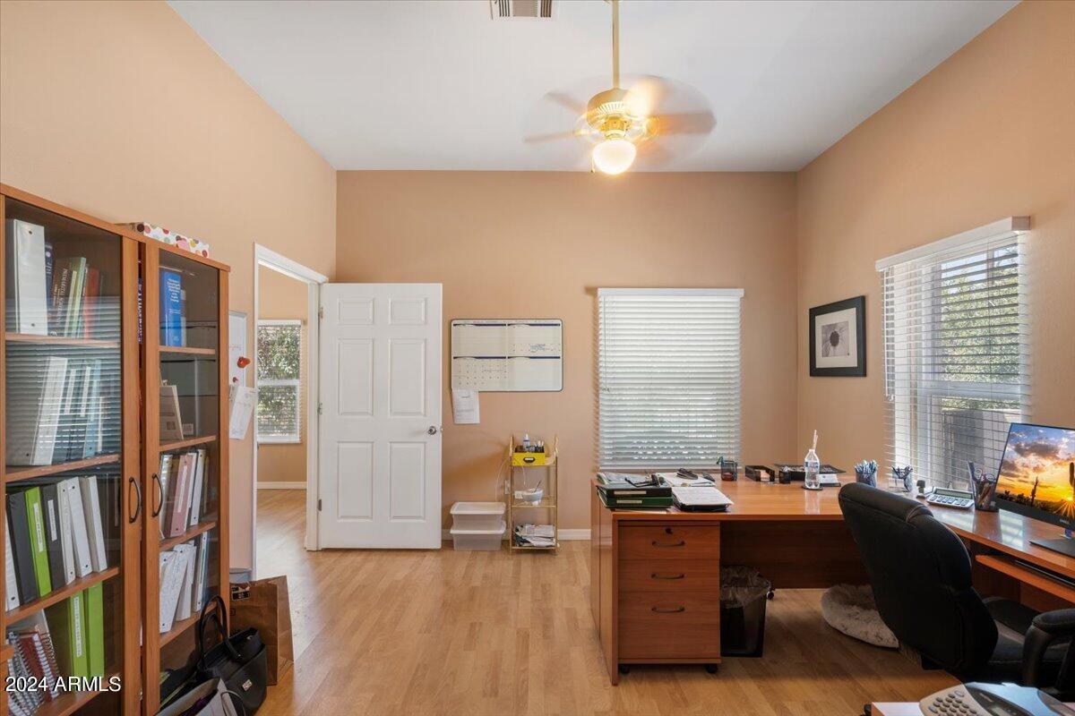 1215 W WOODLAND Avenue