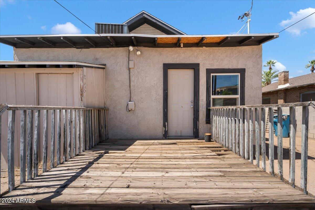 1215 W WOODLAND Avenue