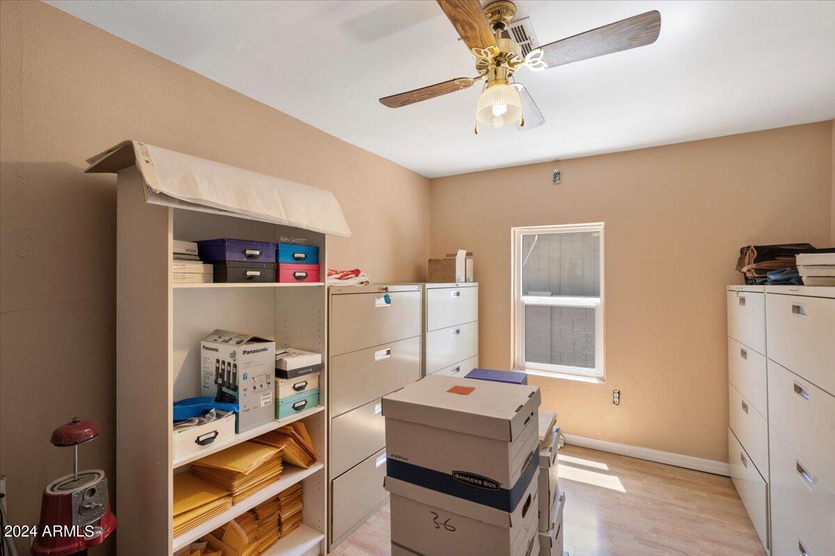 1215 W WOODLAND Avenue