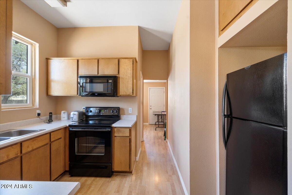 1215 W WOODLAND Avenue