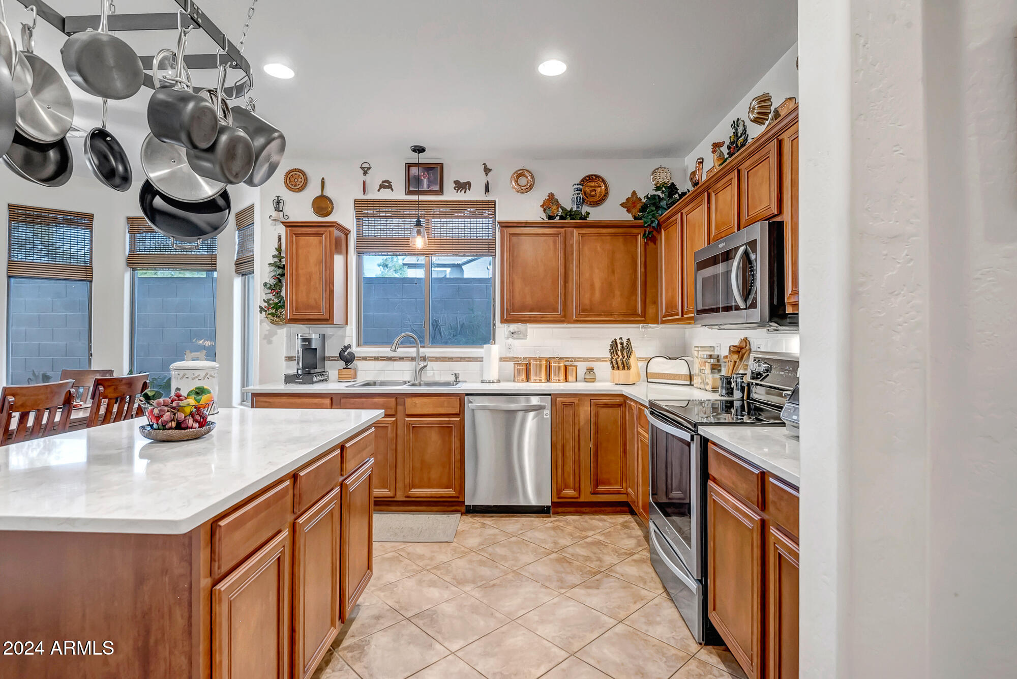 10302 W ROANOKE Avenue