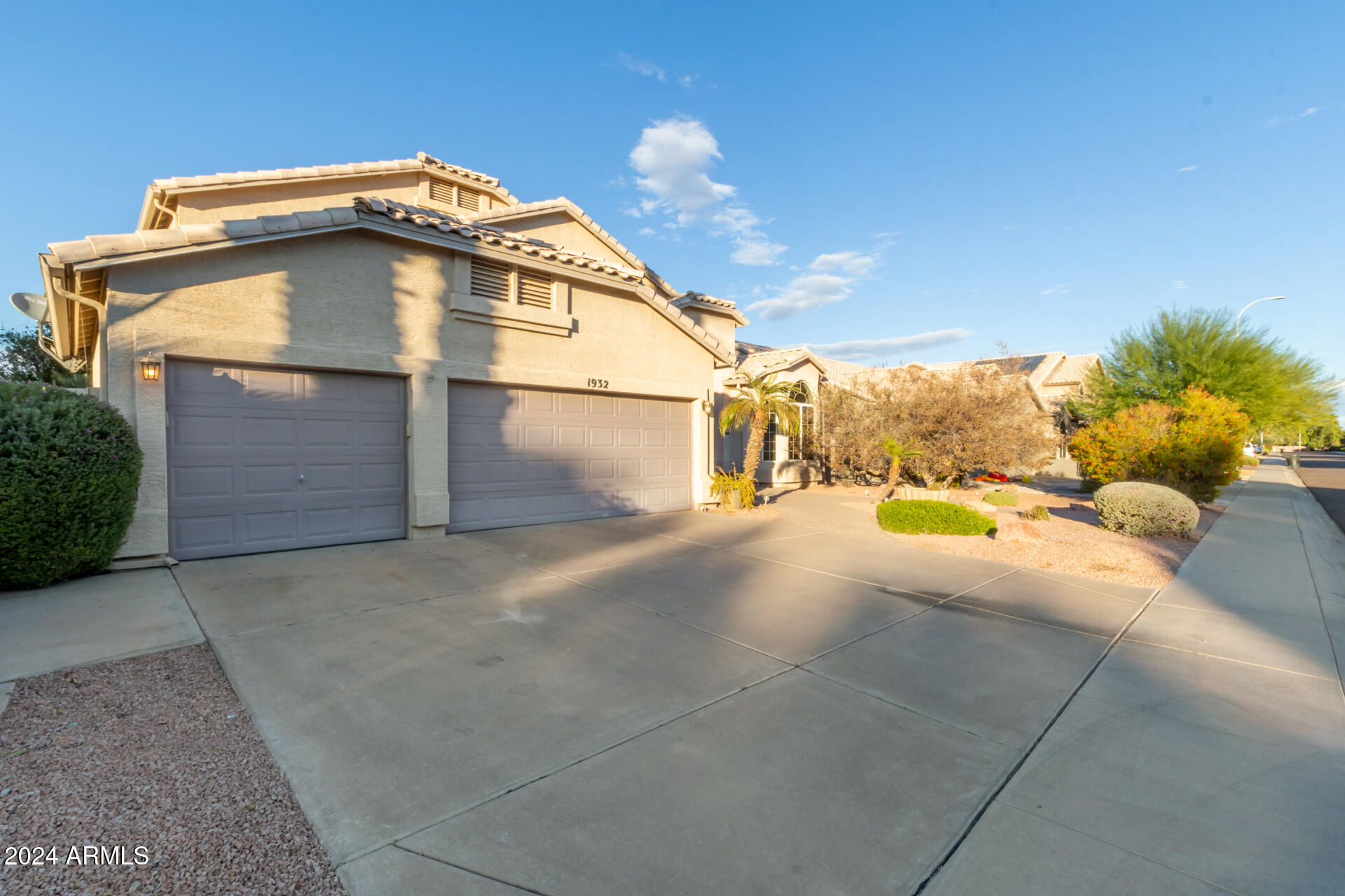 1932 E BRENTRUP Drive
