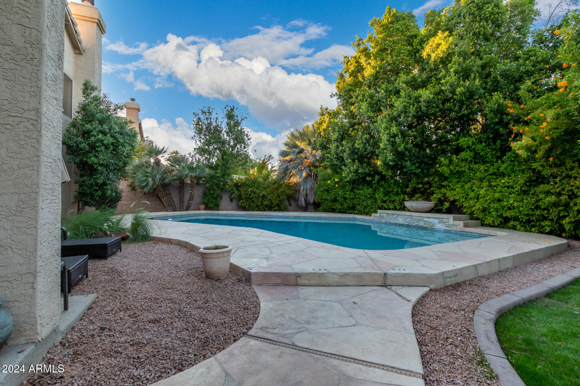 1932 E BRENTRUP Drive