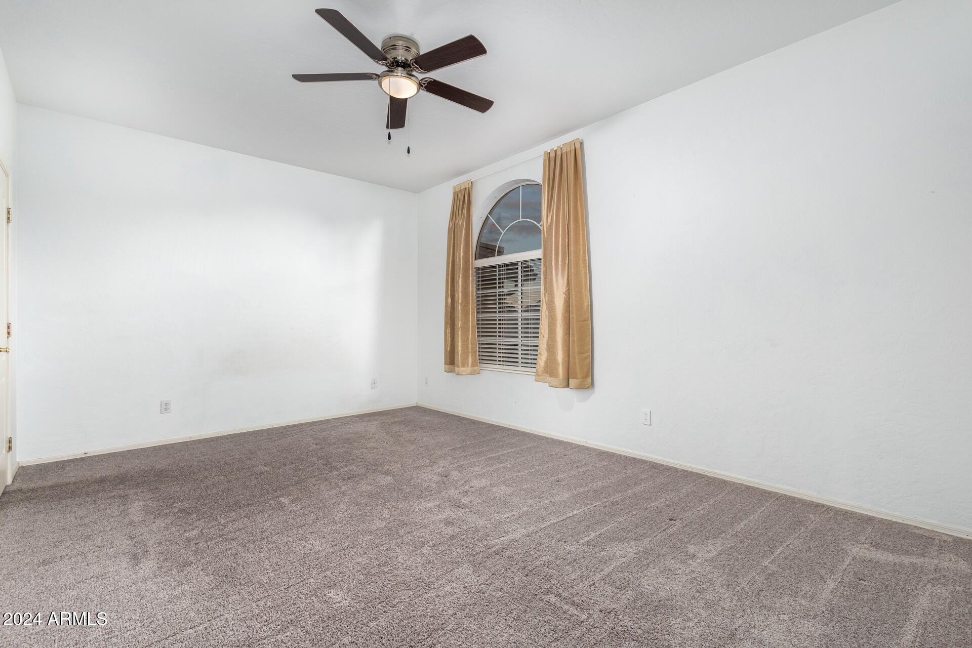 1932 E BRENTRUP Drive