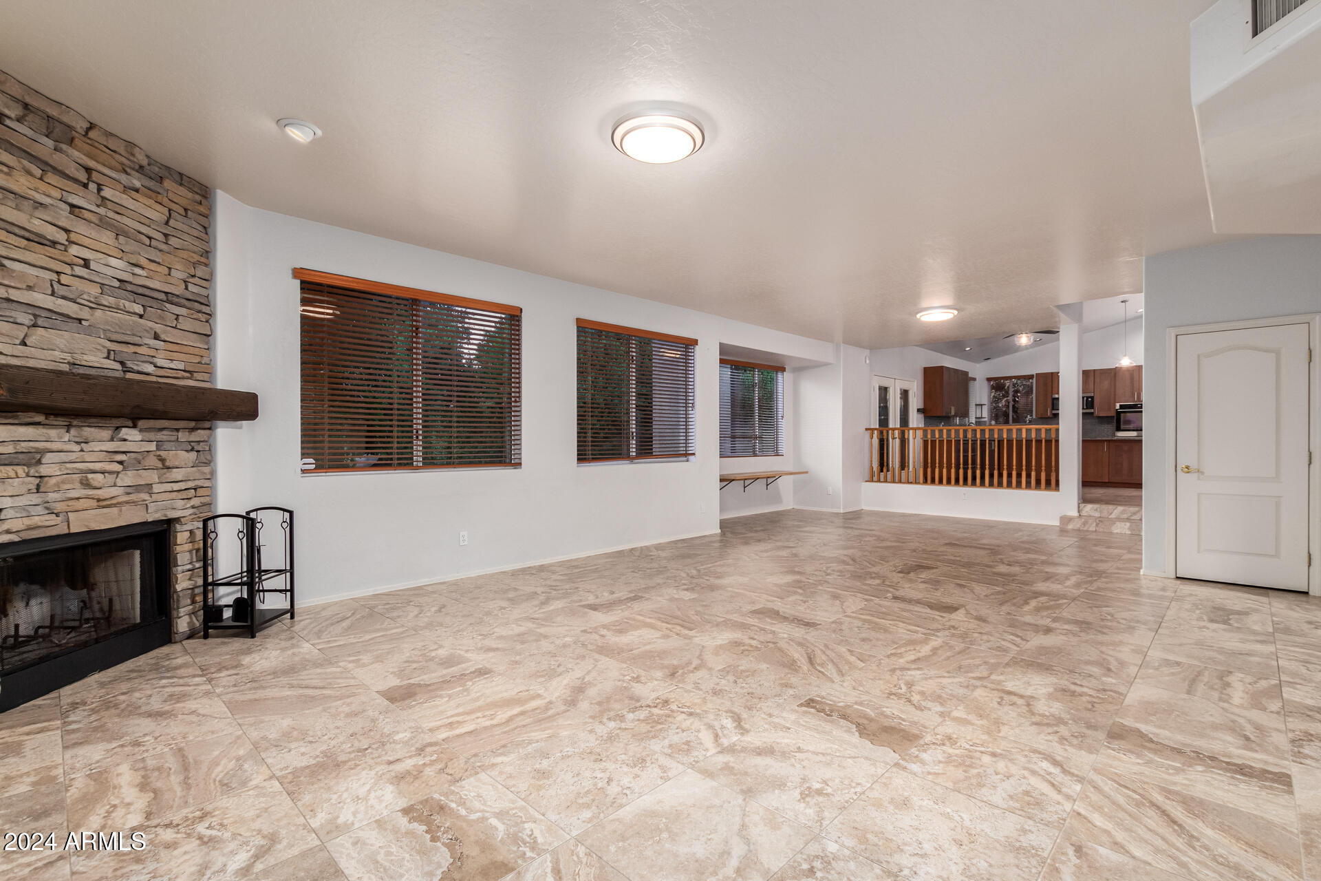 1932 E BRENTRUP Drive