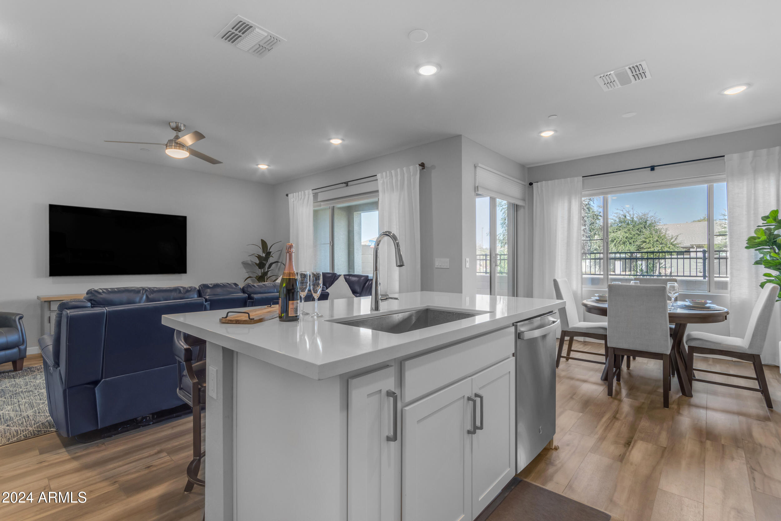730 E ZESTA Lane # 102