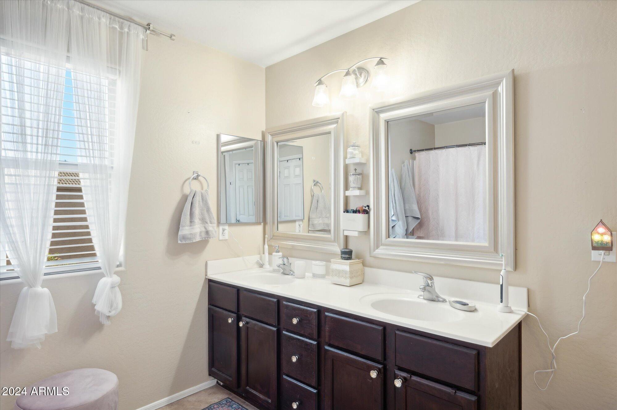 5403 W ILLINI Street