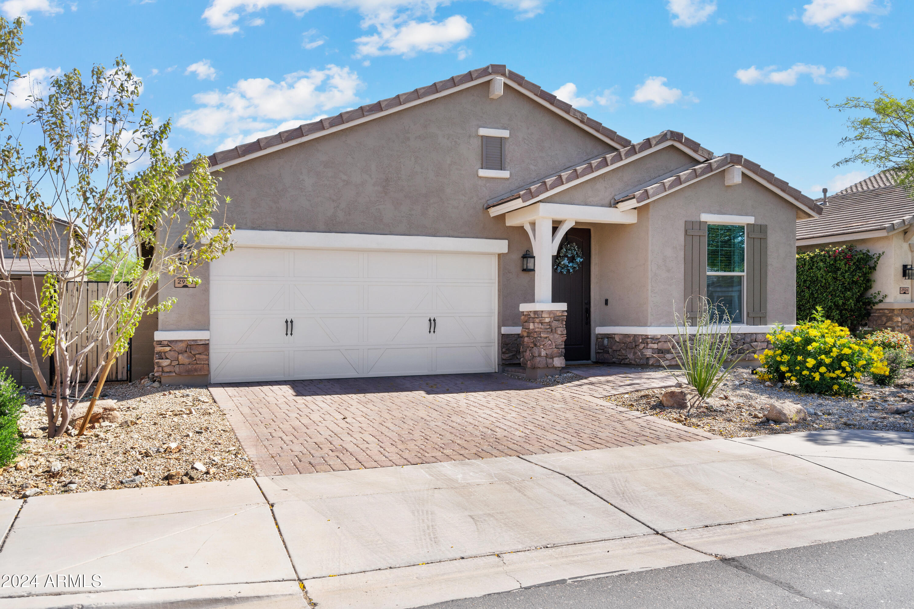 2930 W LAREDO Lane