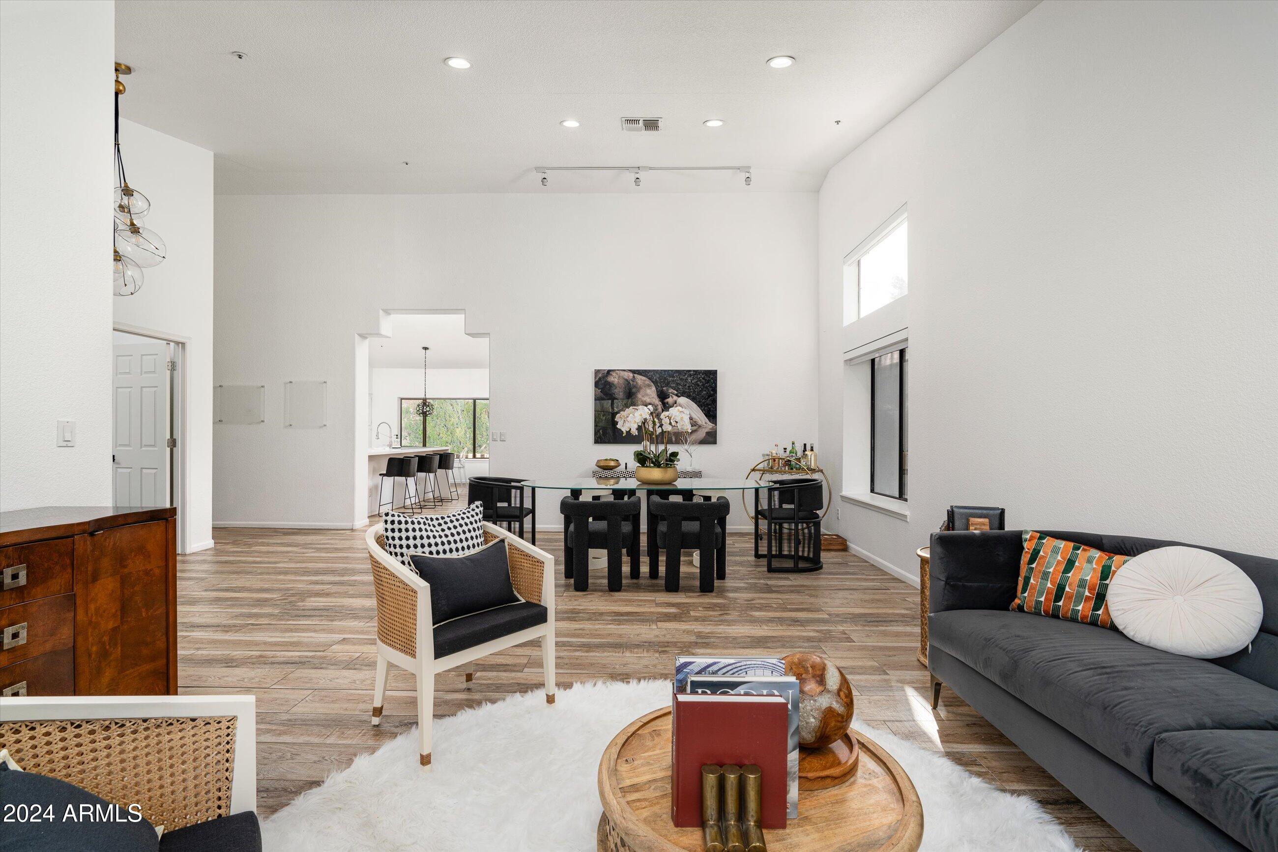 10695 E SAN SALVADOR Drive
