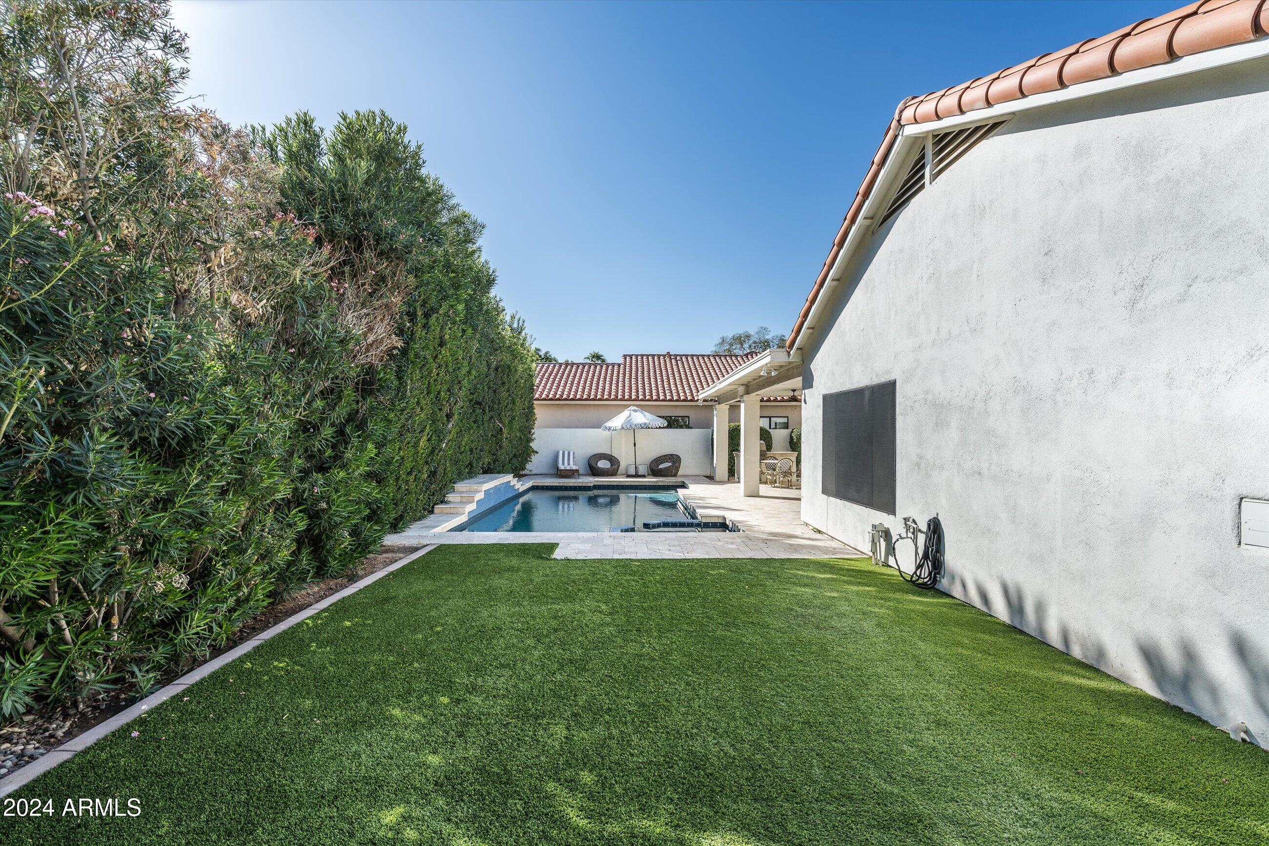 10695 E SAN SALVADOR Drive