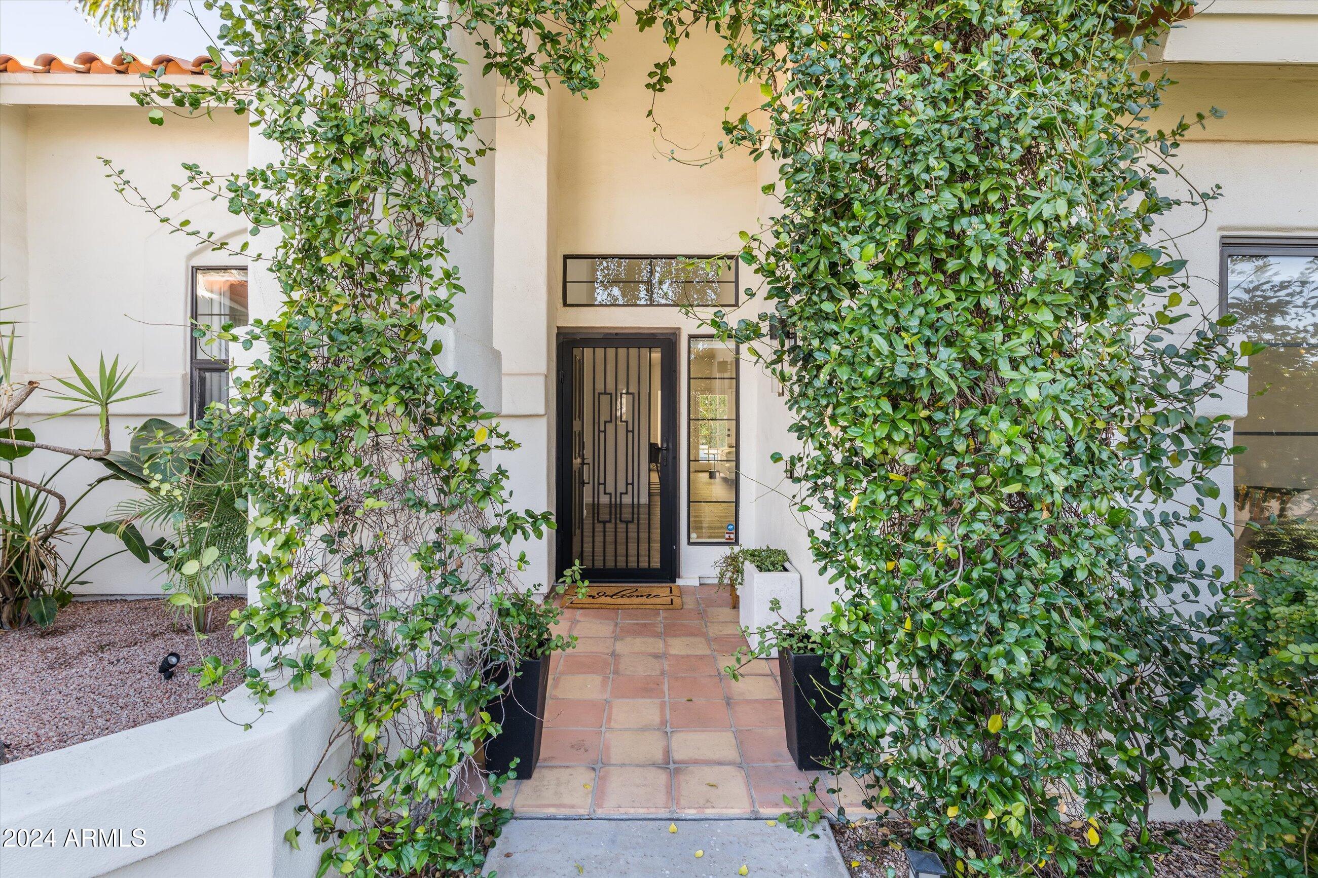 10695 E SAN SALVADOR Drive