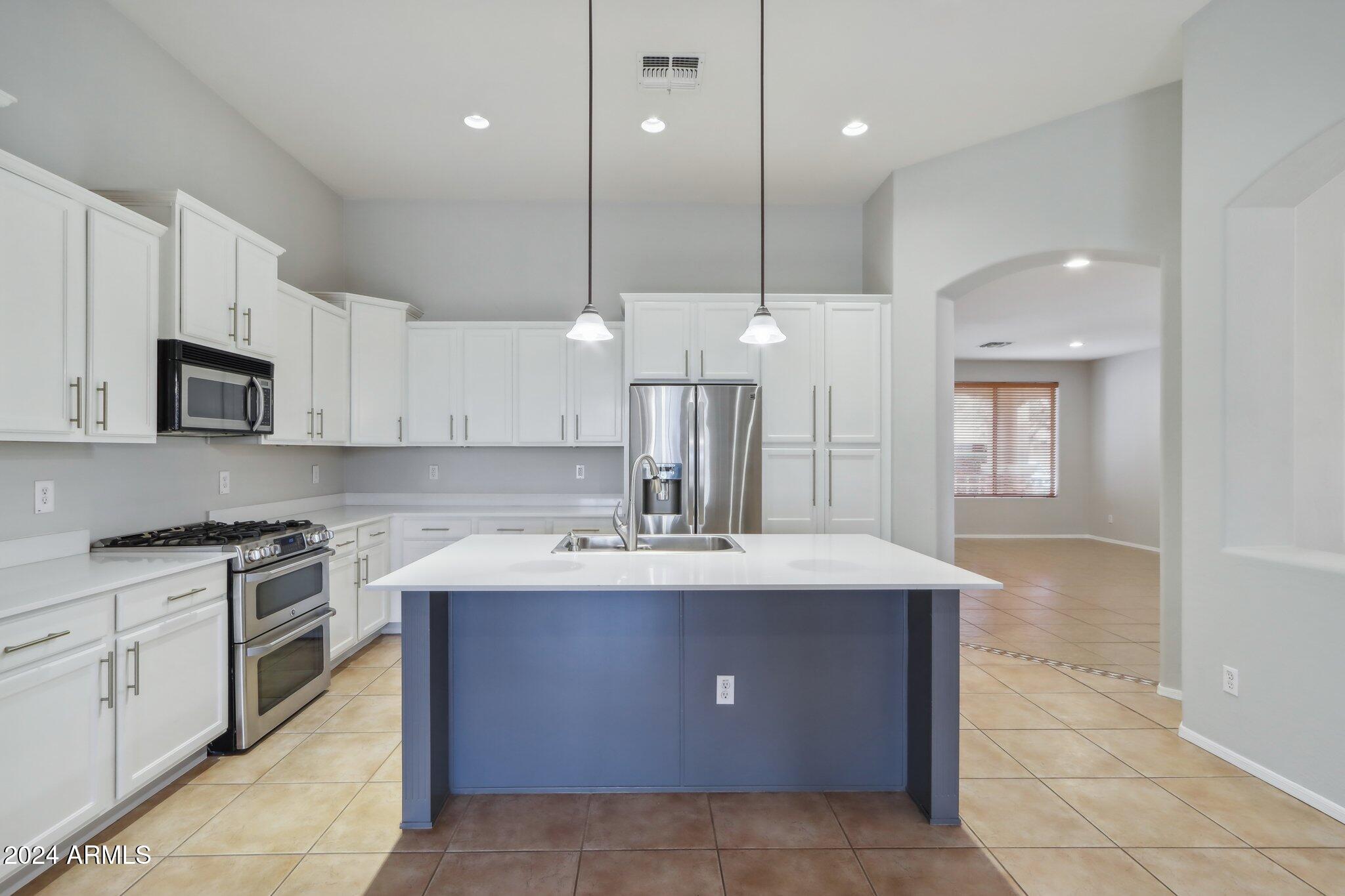 2764 N STERLING Street