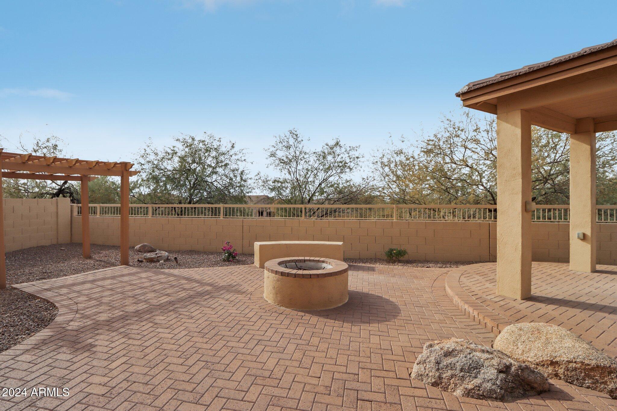 2764 N STERLING Street