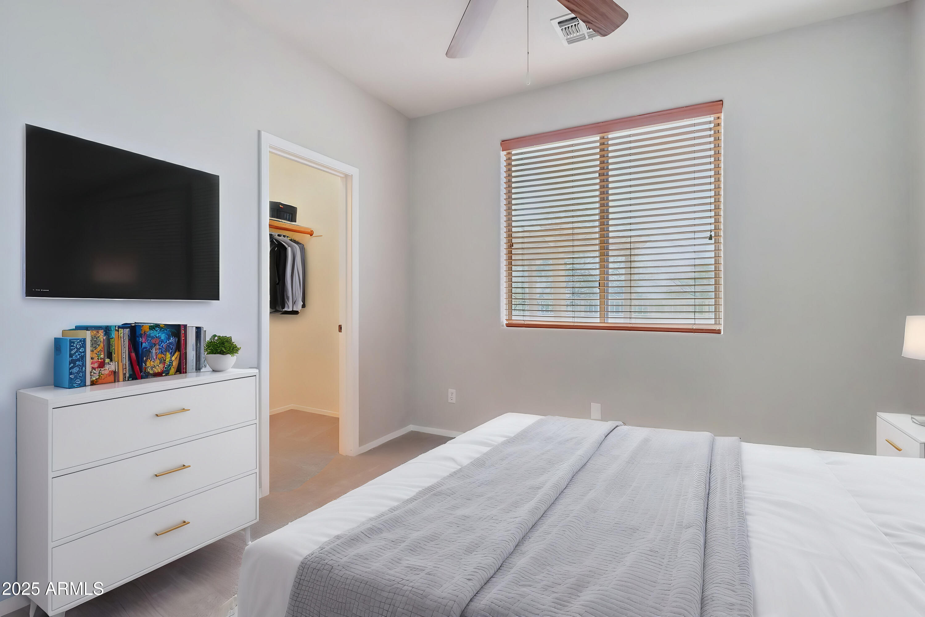 2764 N STERLING Street