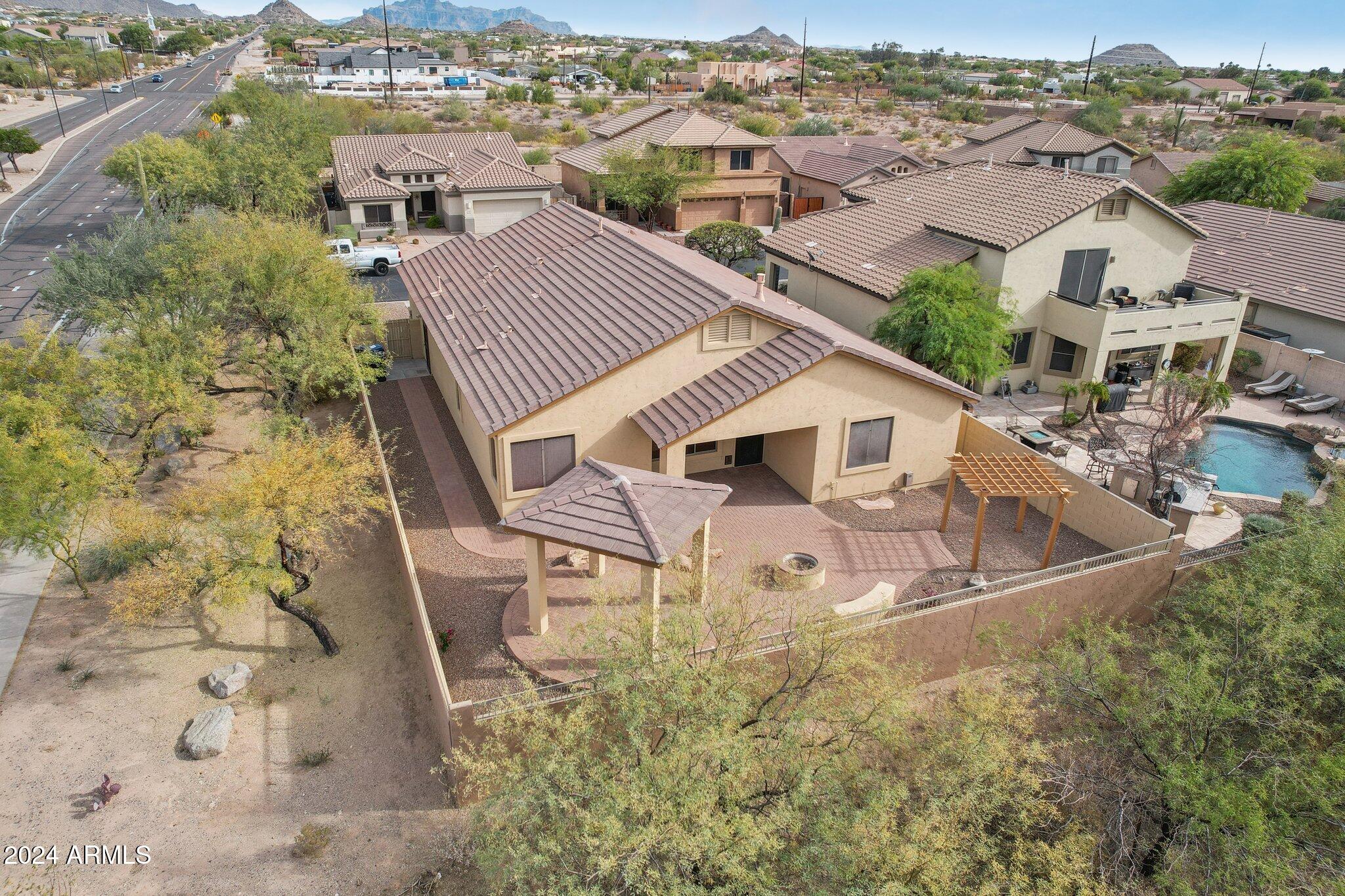 2764 N STERLING Street