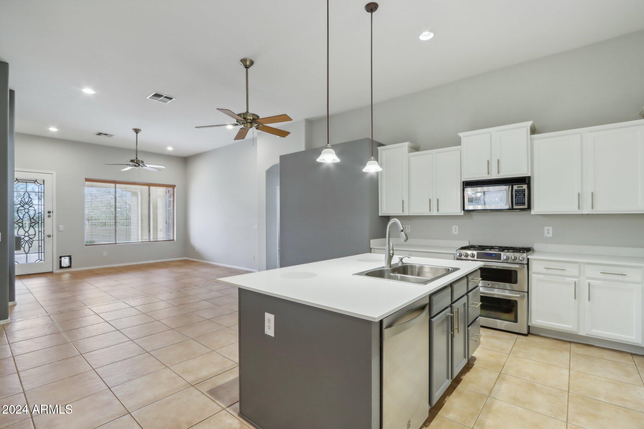 2764 N STERLING Street