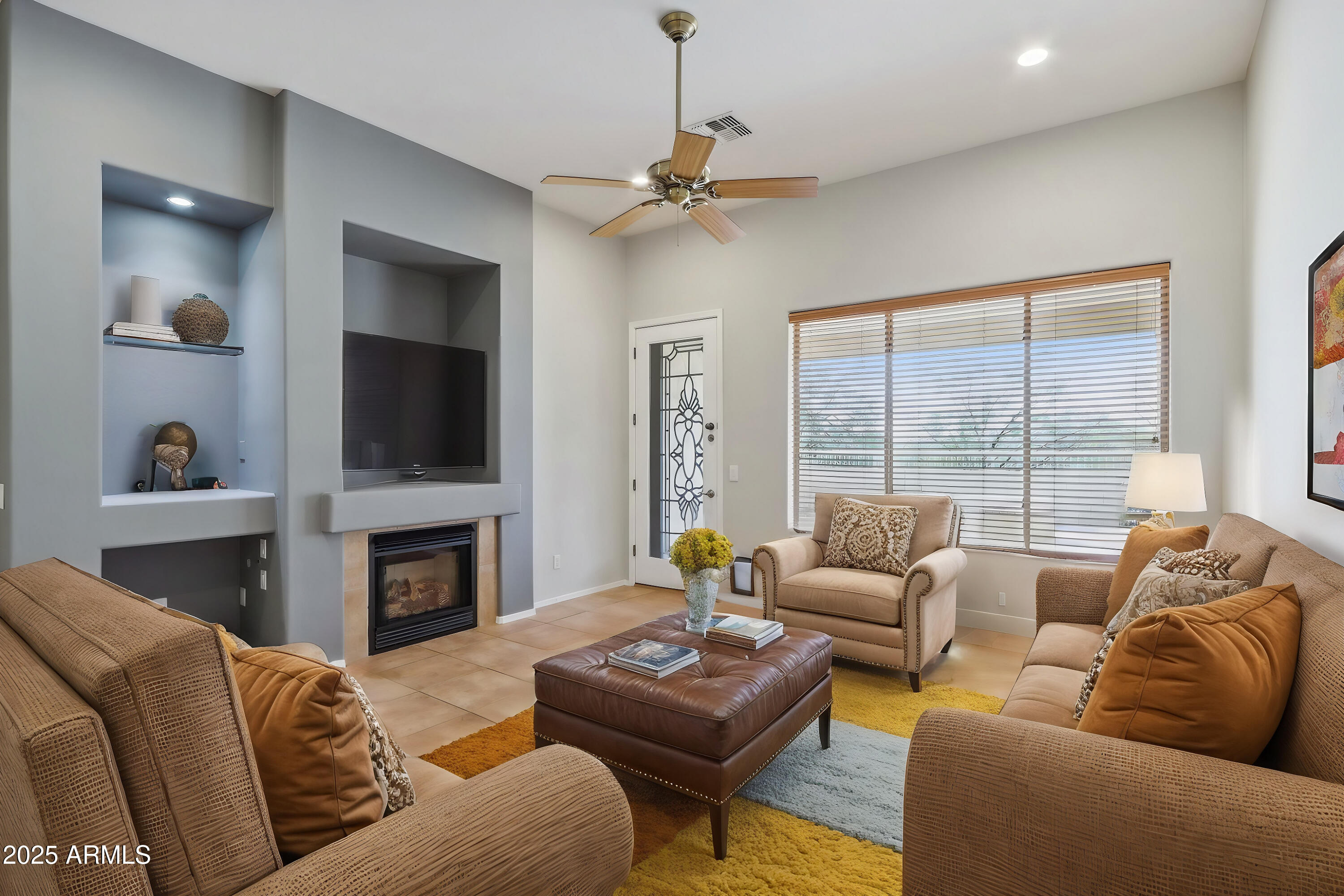 2764 N STERLING Street