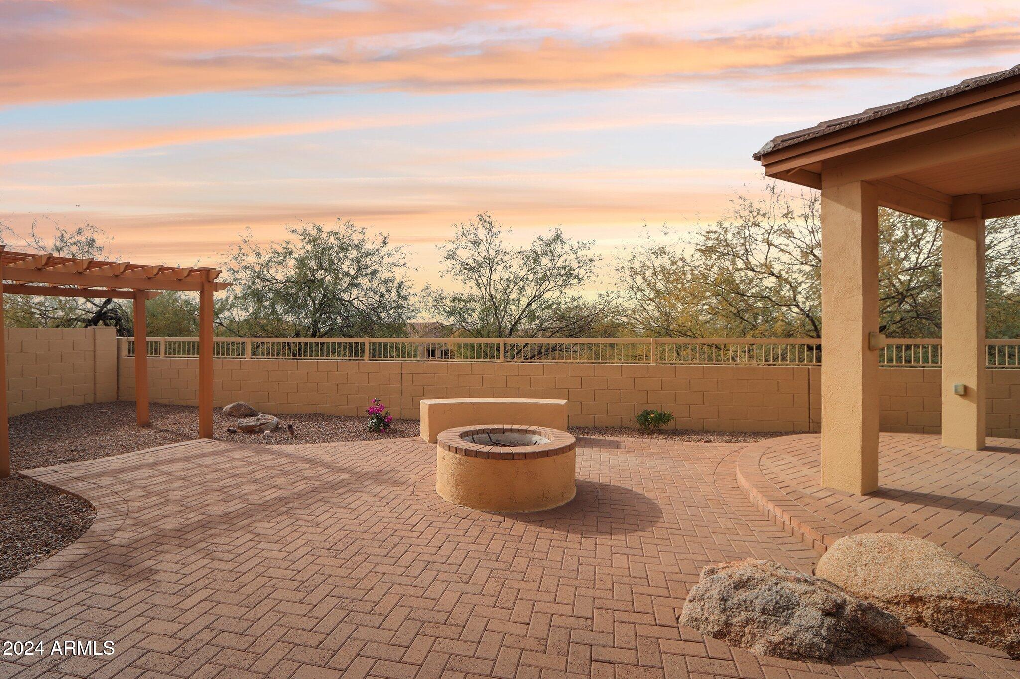 2764 N STERLING Street