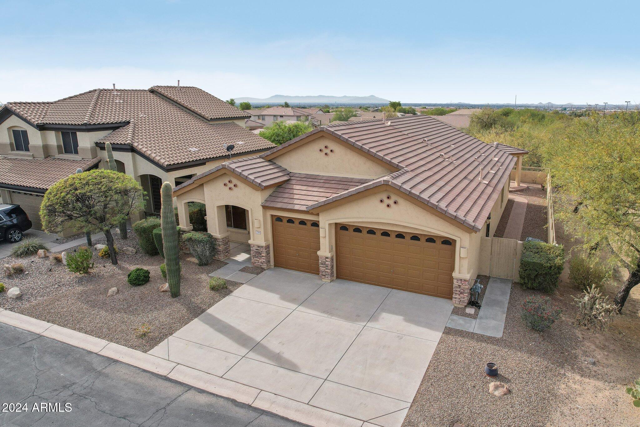 2764 N STERLING Street