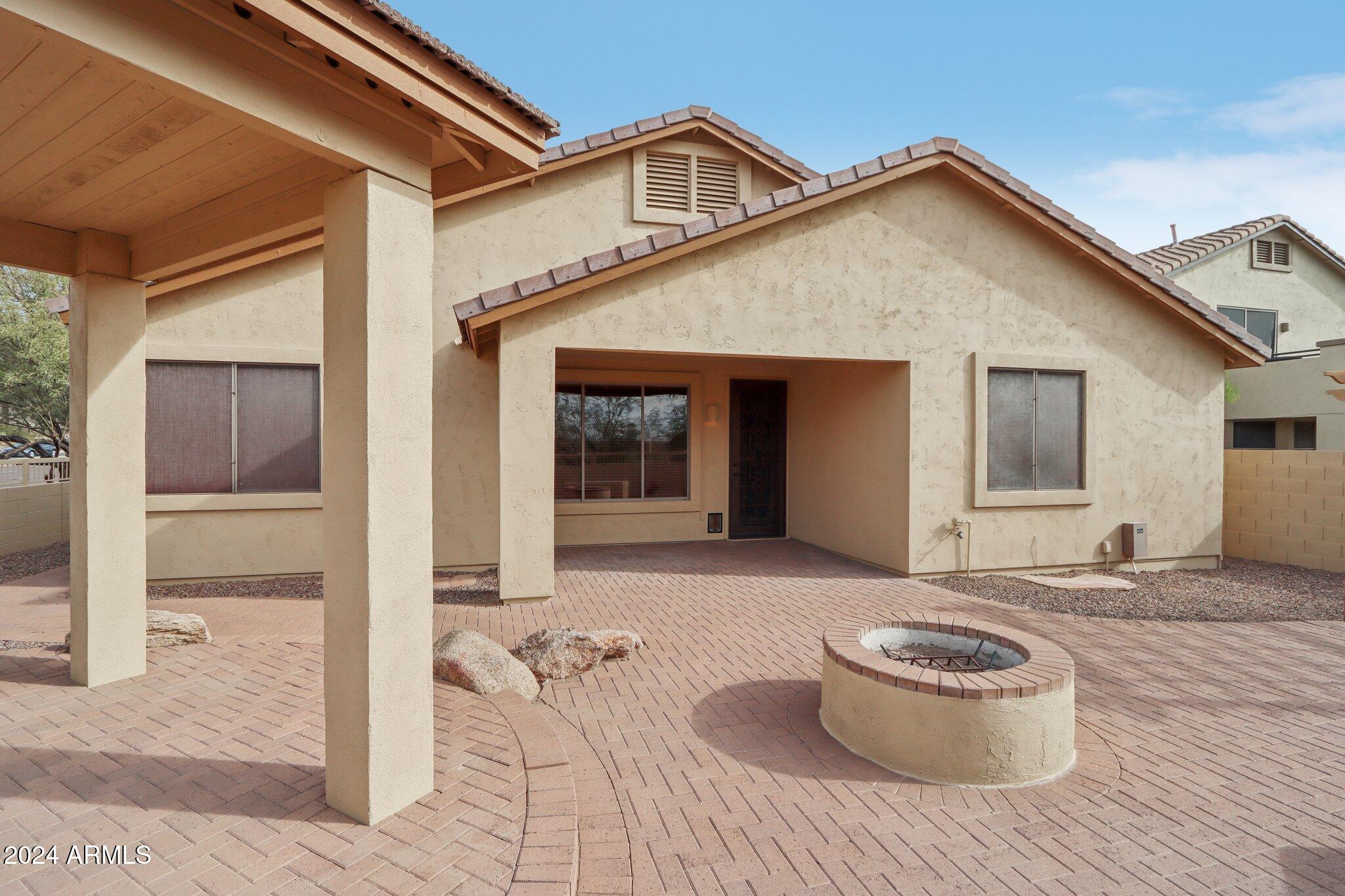 2764 N STERLING Street