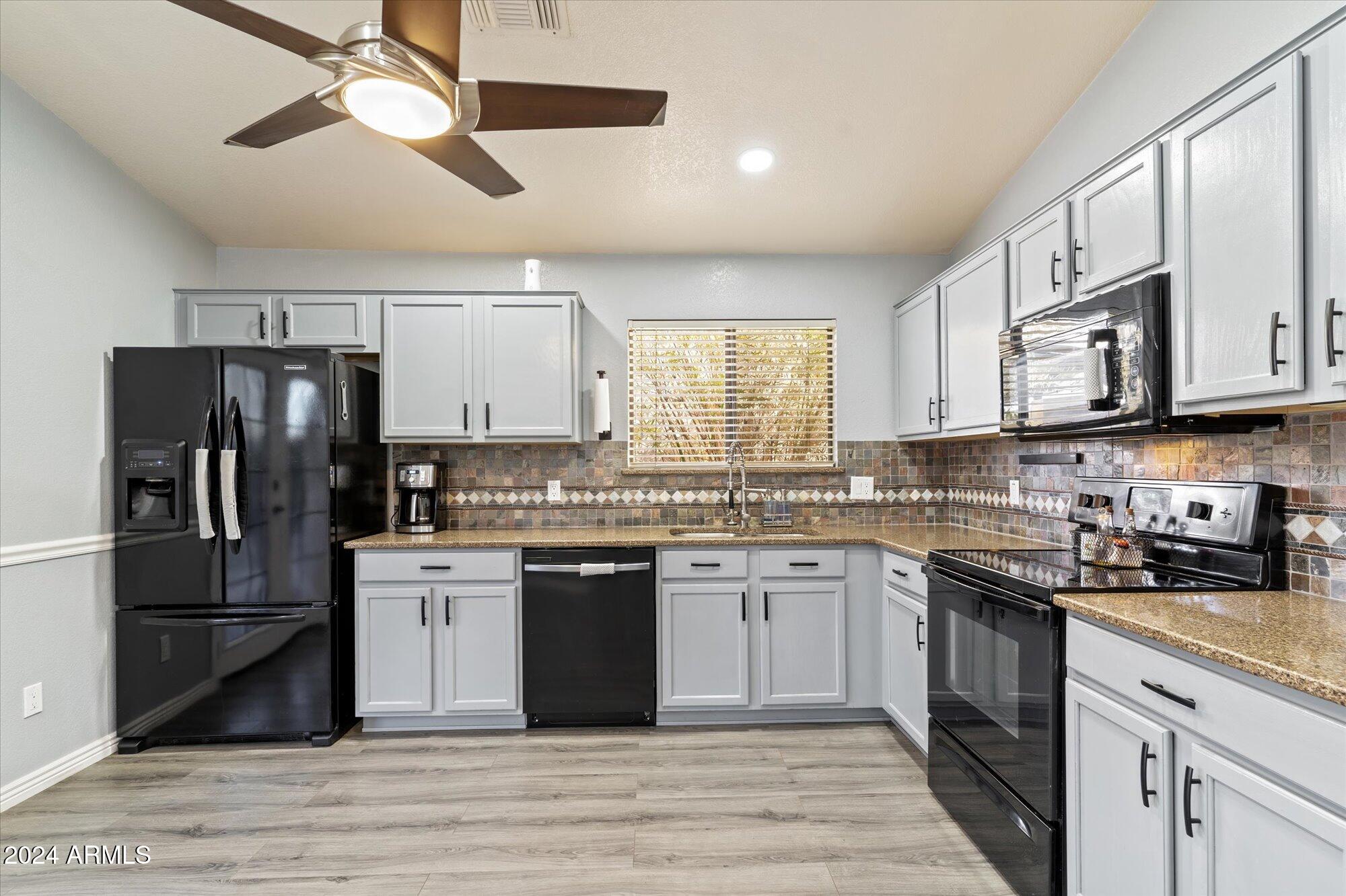 2138 E WILLIAMS Drive