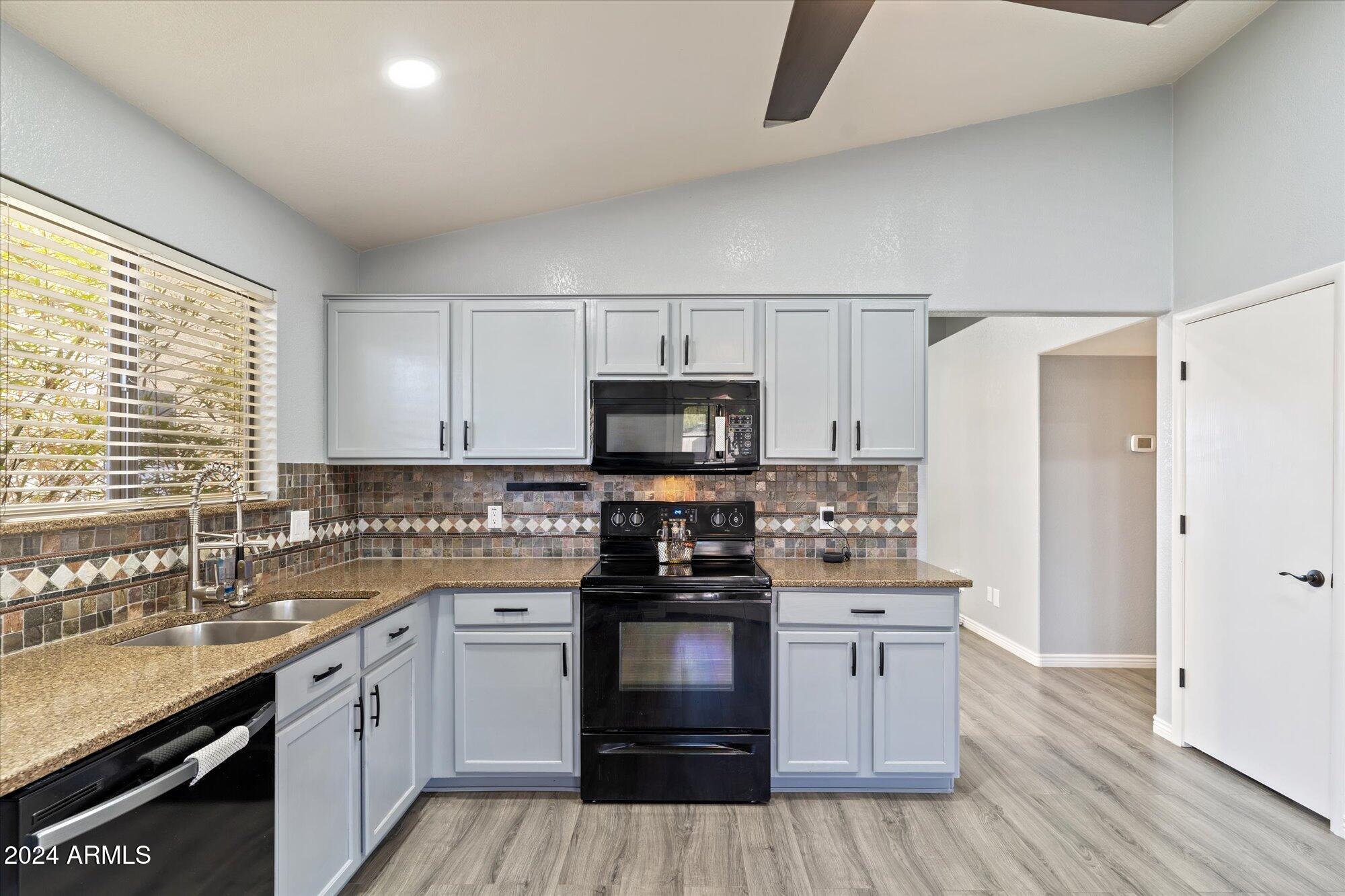 2138 E WILLIAMS Drive