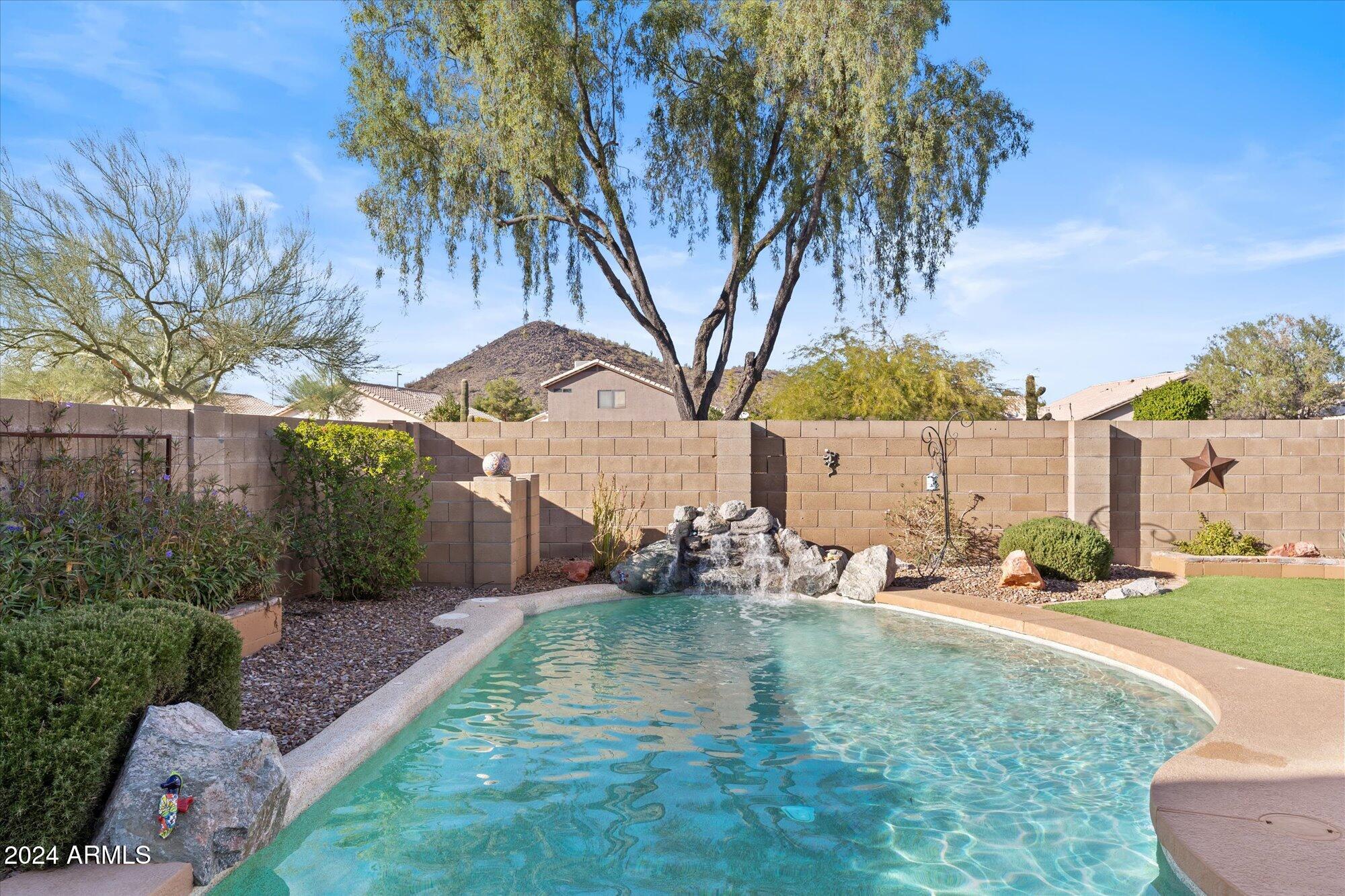 2138 E WILLIAMS Drive