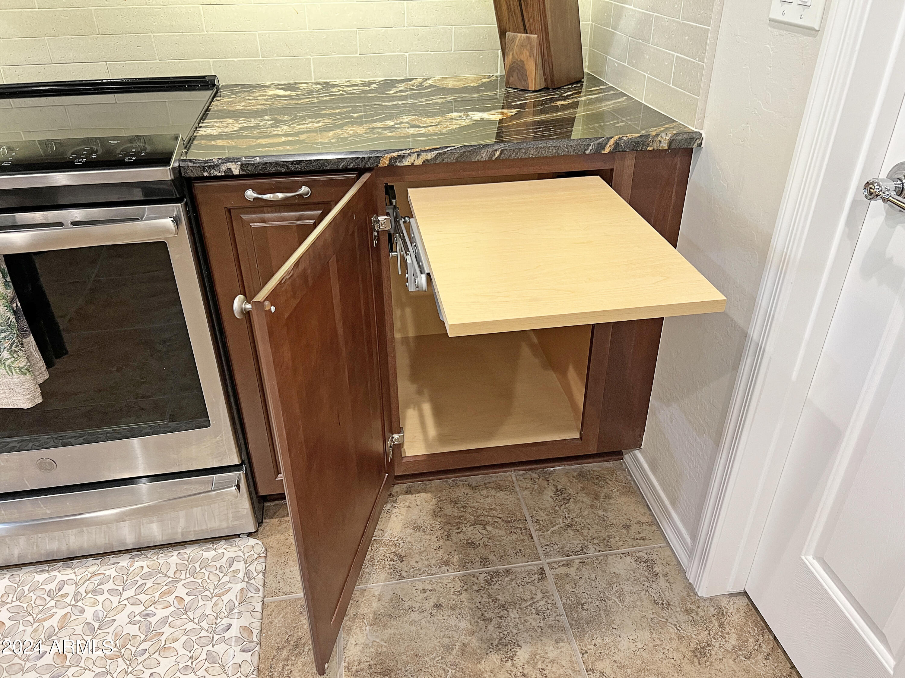 3575 N COLONIAL Court