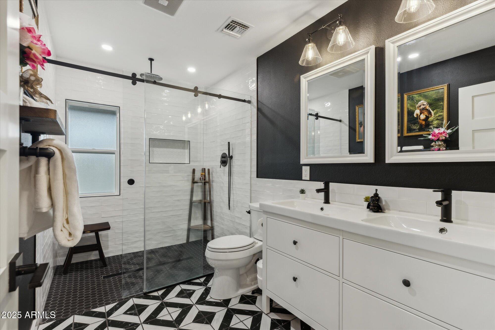 5960 E PERSHING Avenue