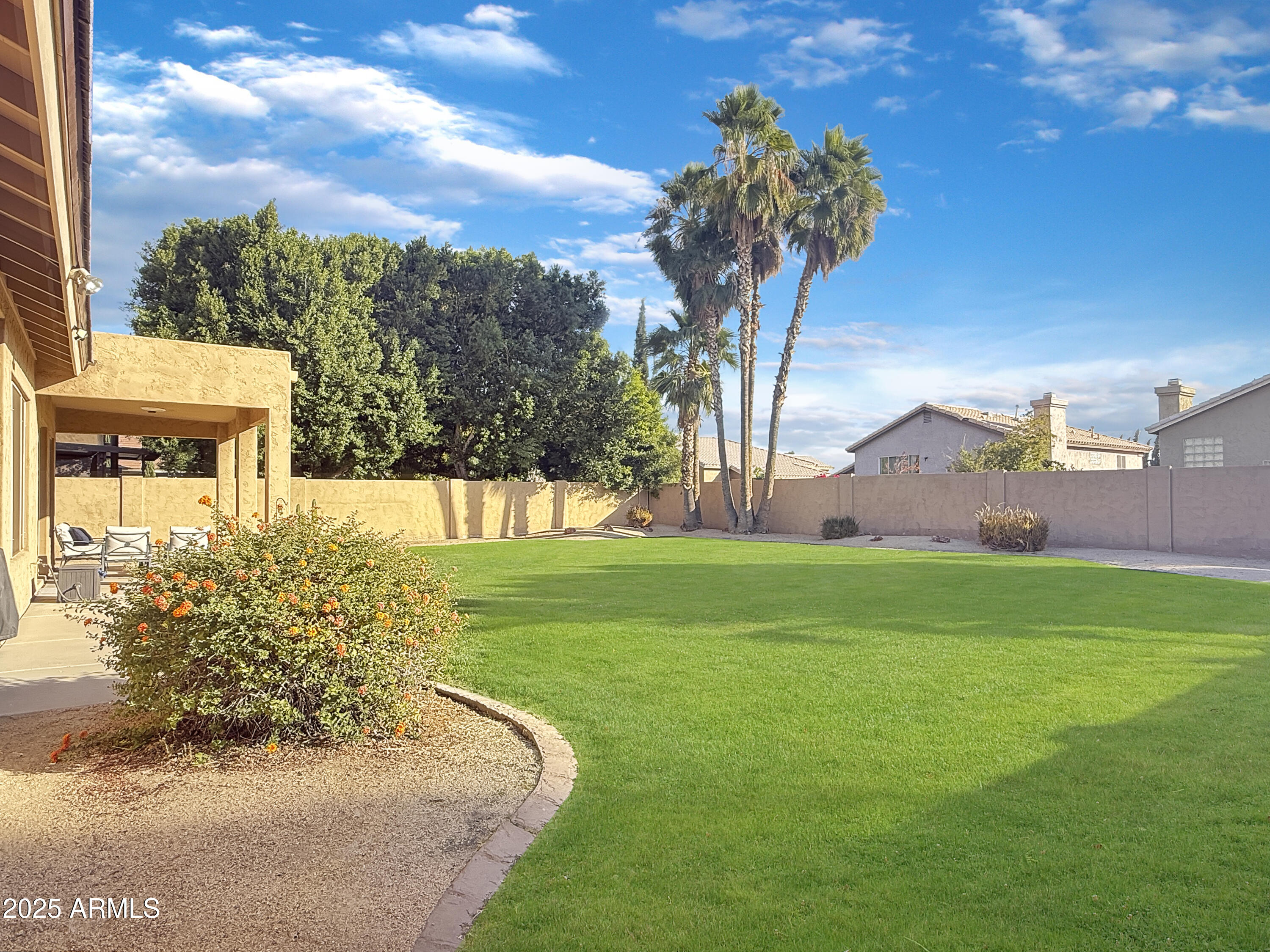 6623 W ROBIN Lane