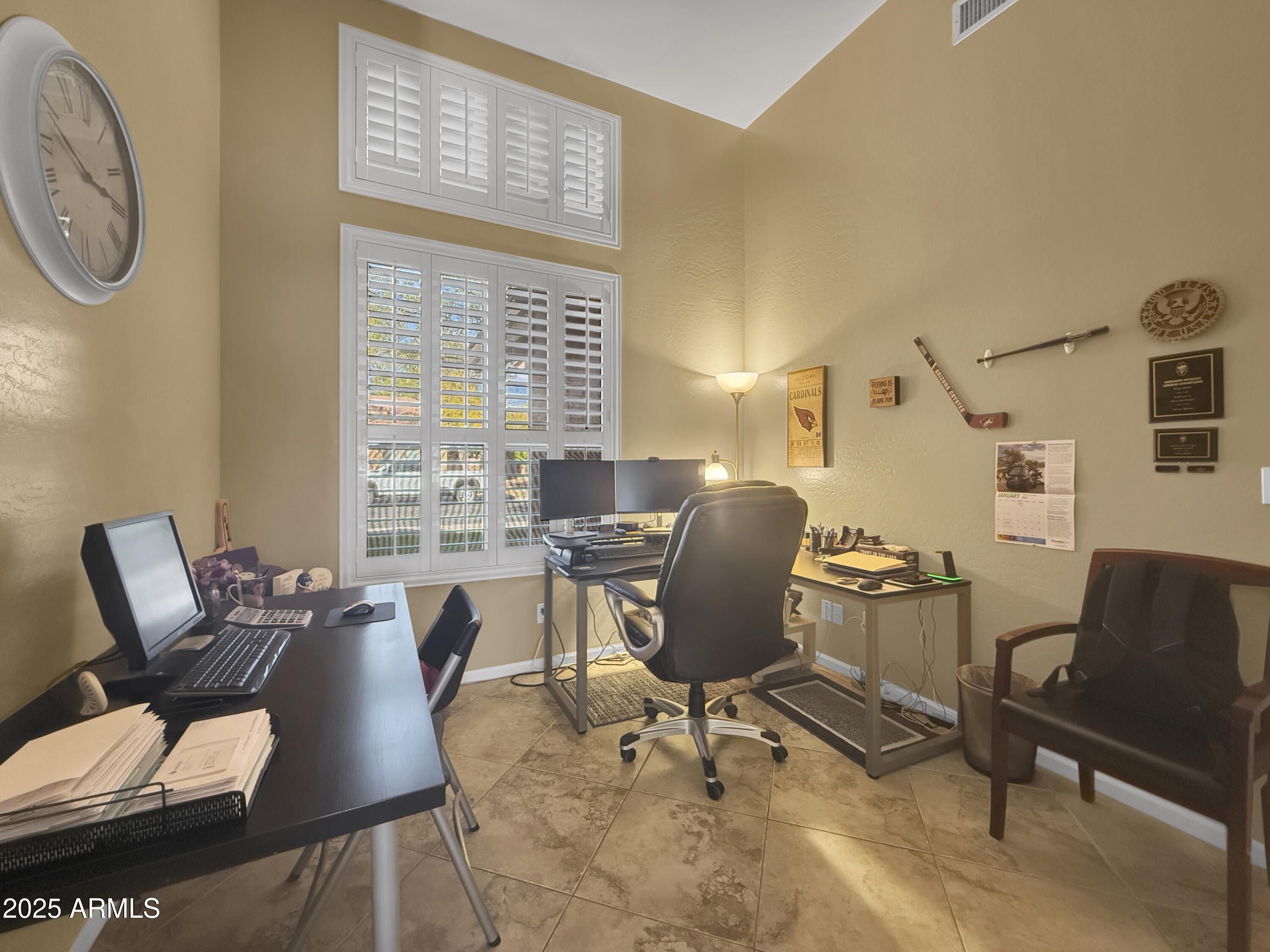 6623 W ROBIN Lane