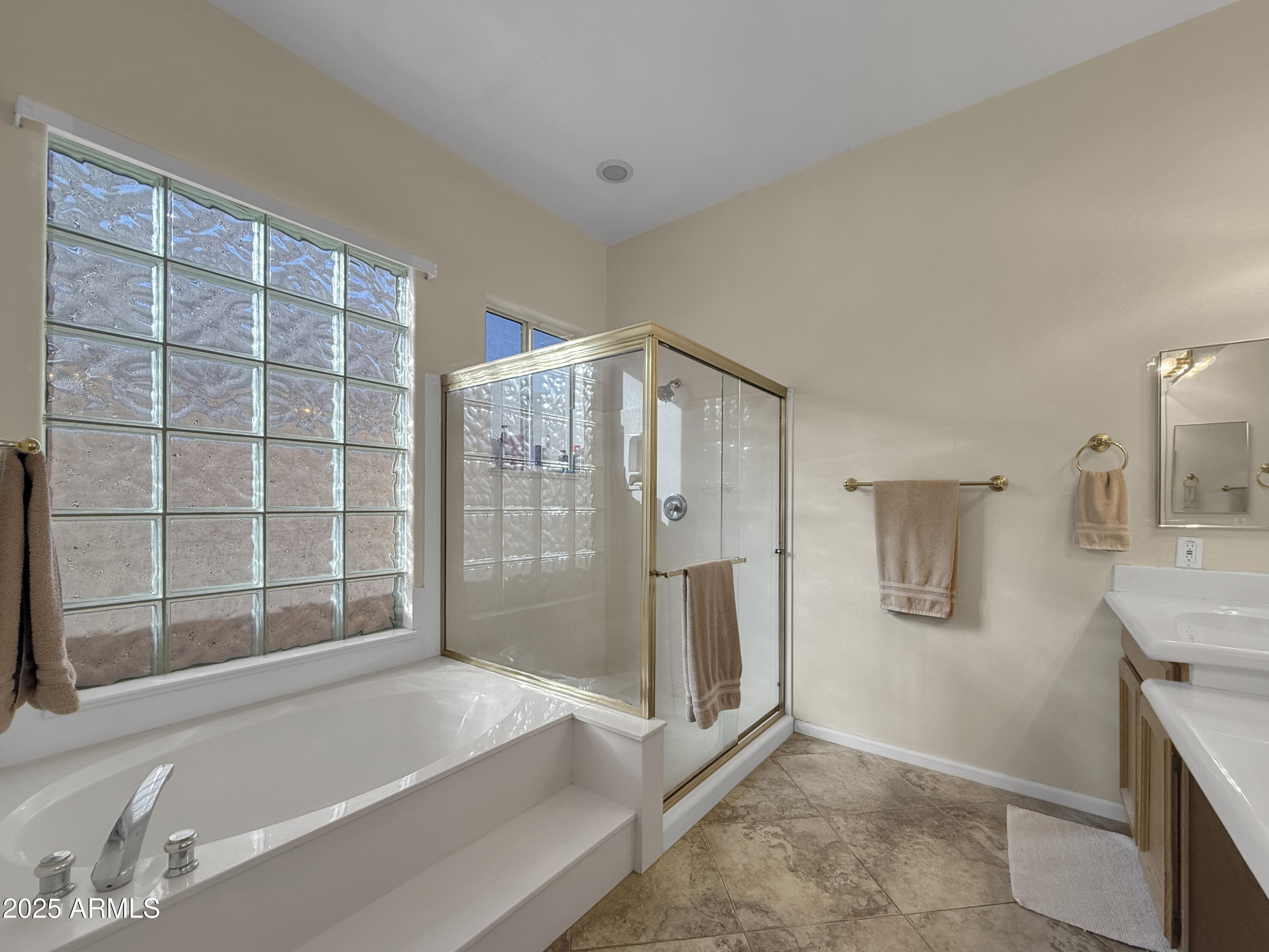 6623 W ROBIN Lane