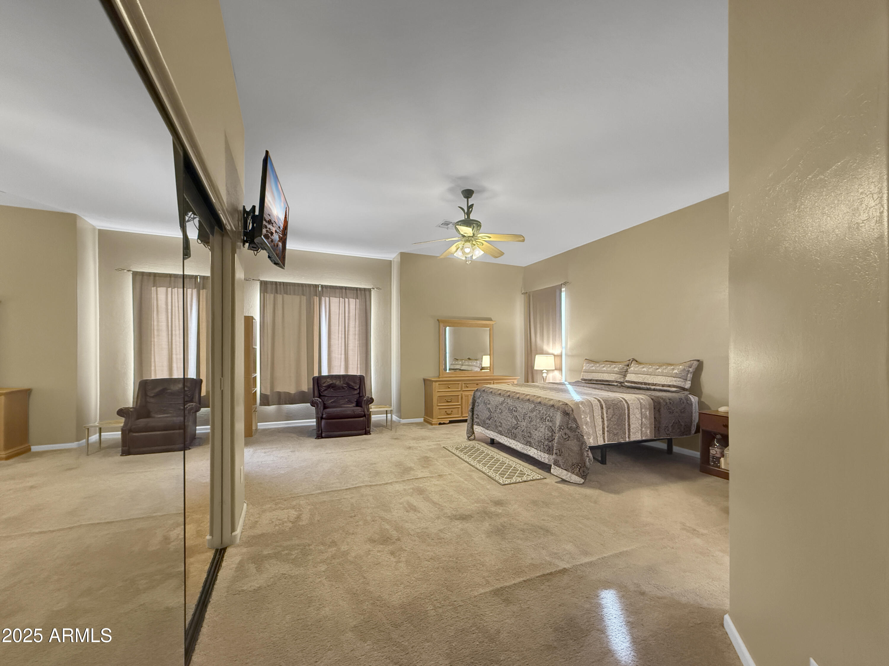 6623 W ROBIN Lane