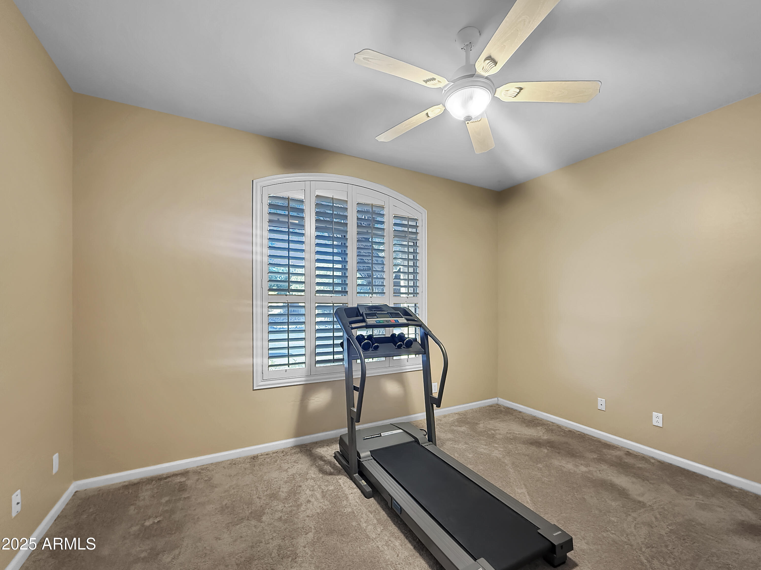 6623 W ROBIN Lane