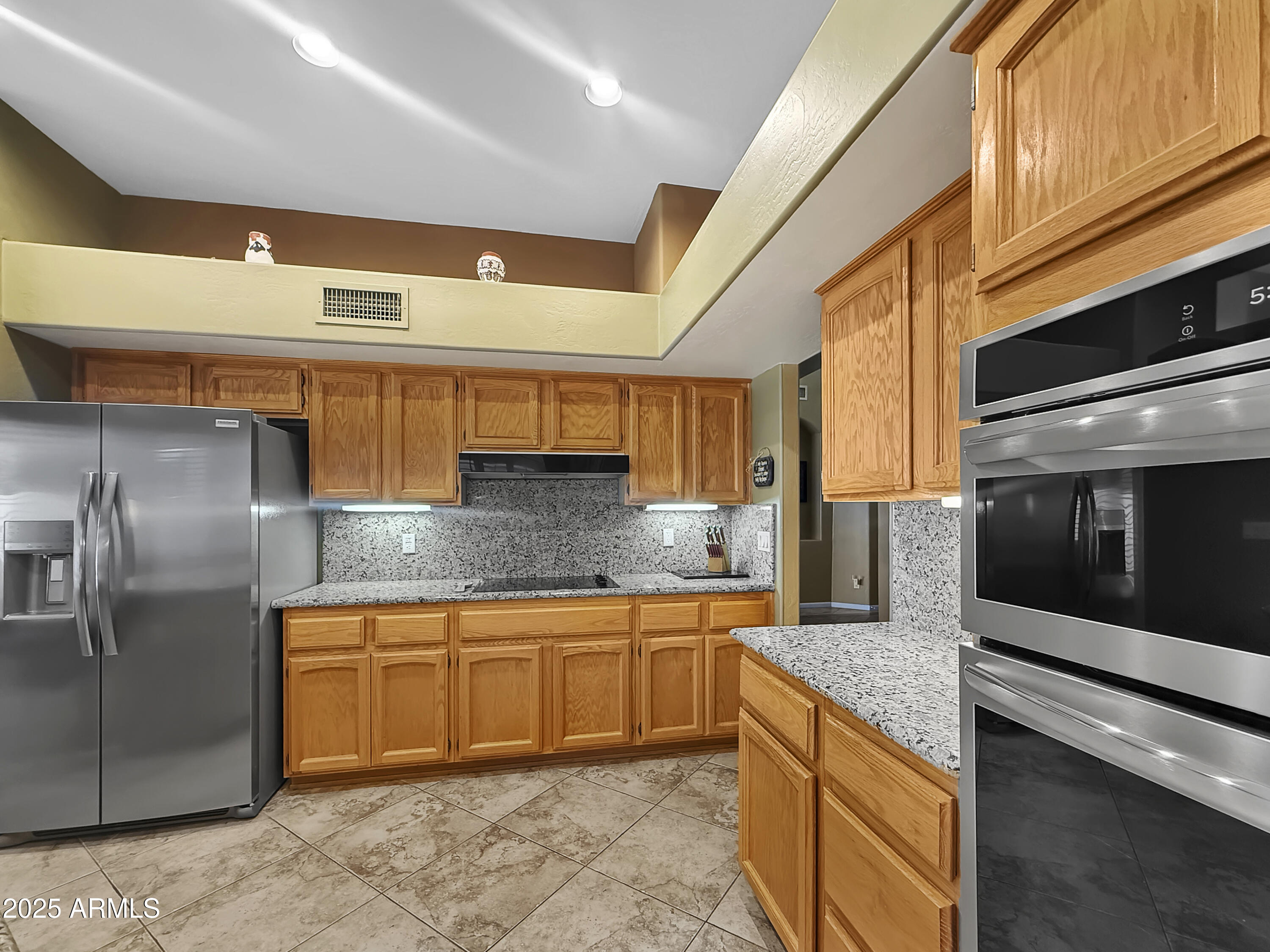 6623 W ROBIN Lane
