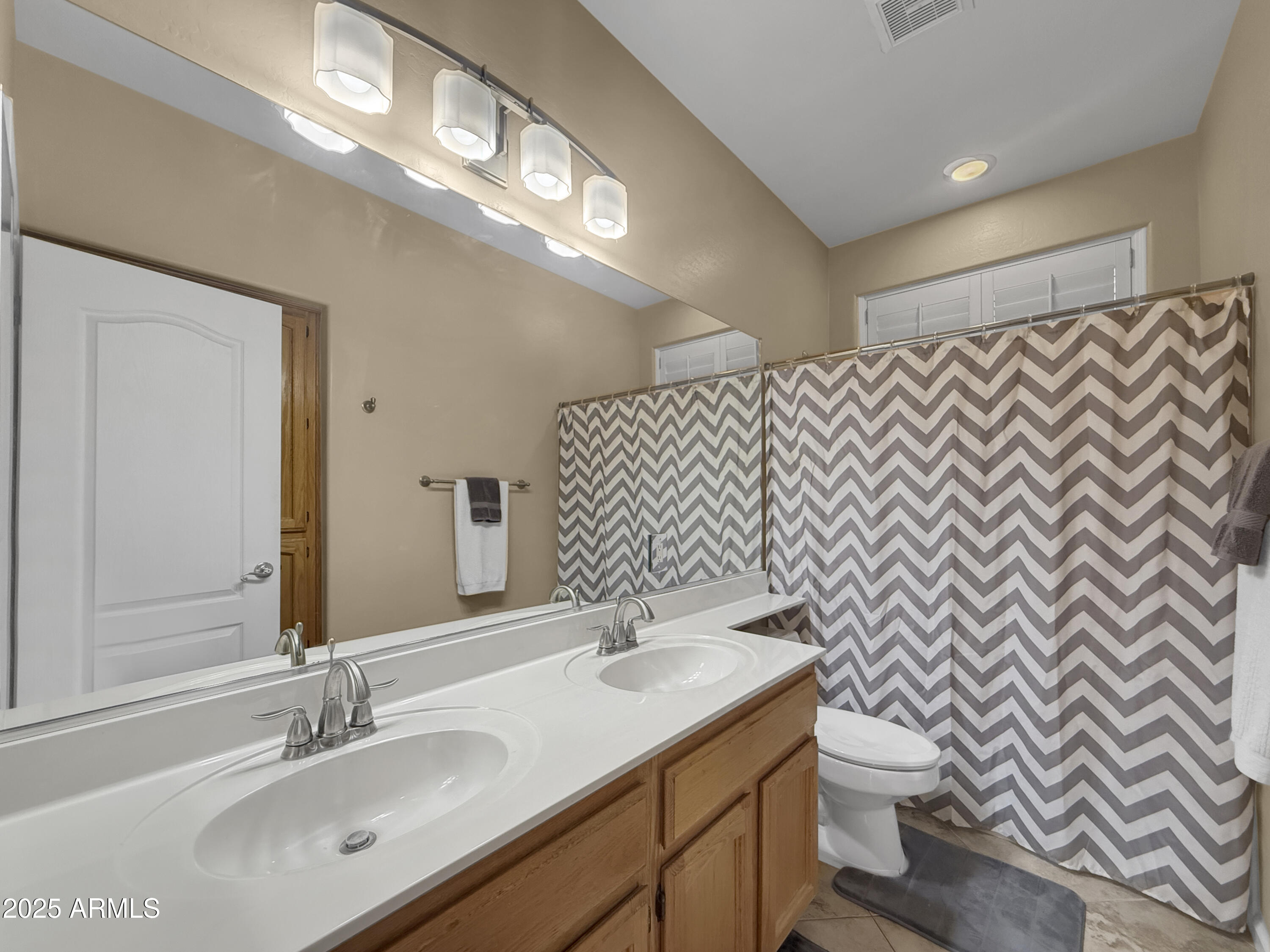6623 W ROBIN Lane