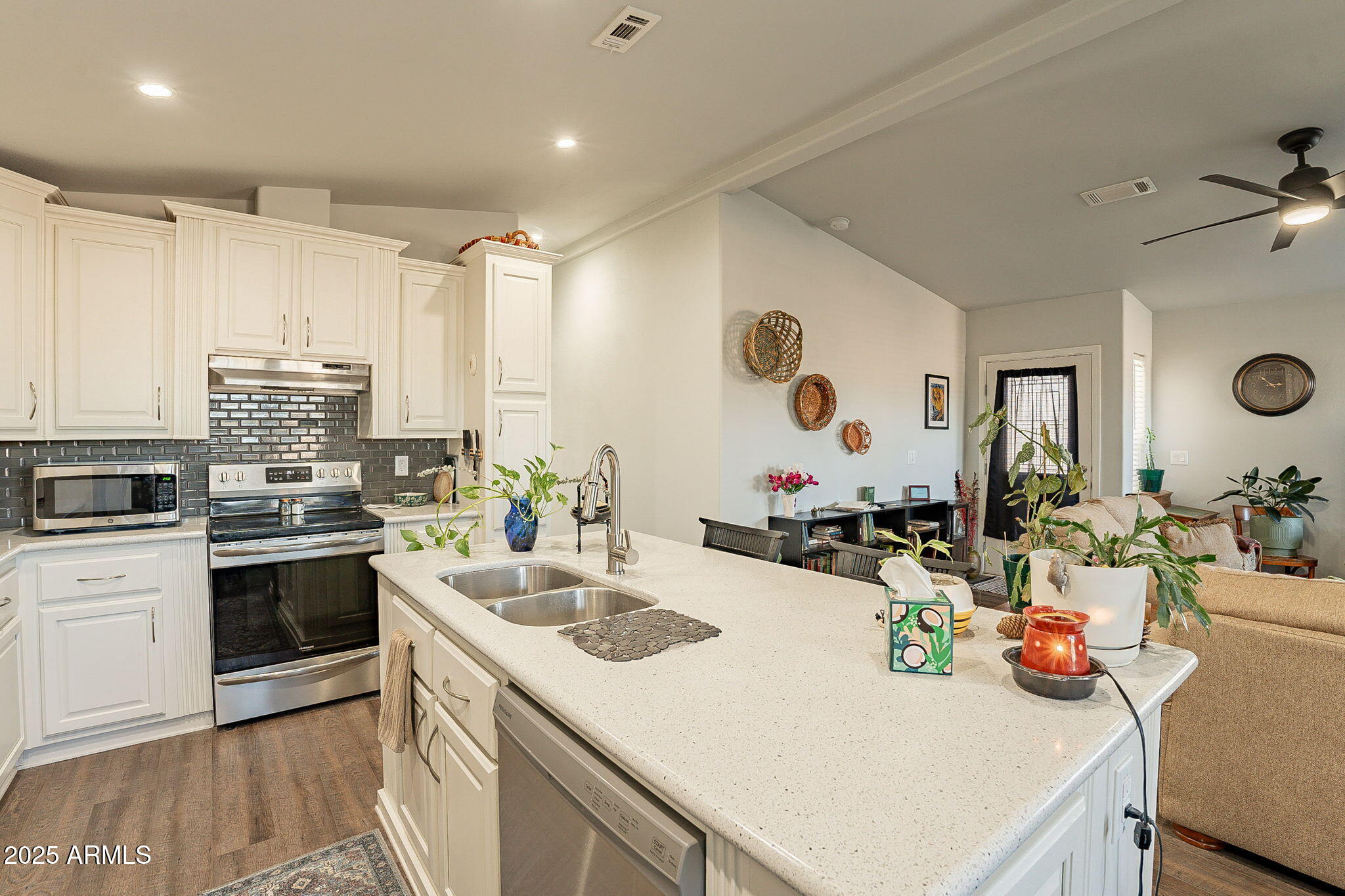 11201 N EL MIRAGE Road Unit: 1255