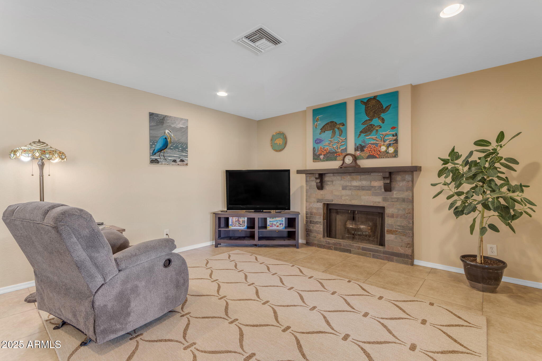 408 W STRAFORD Drive