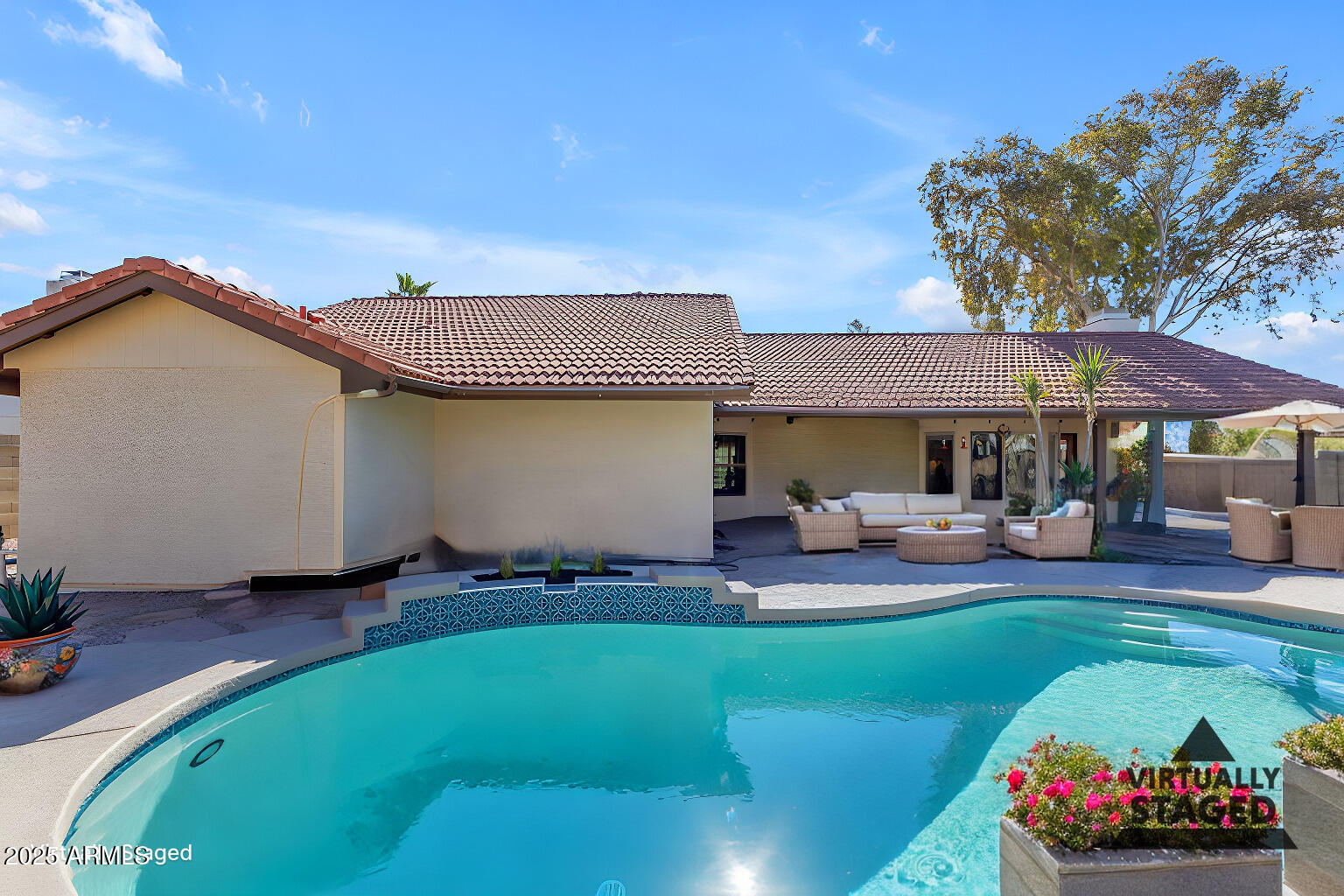 408 W STRAFORD Drive