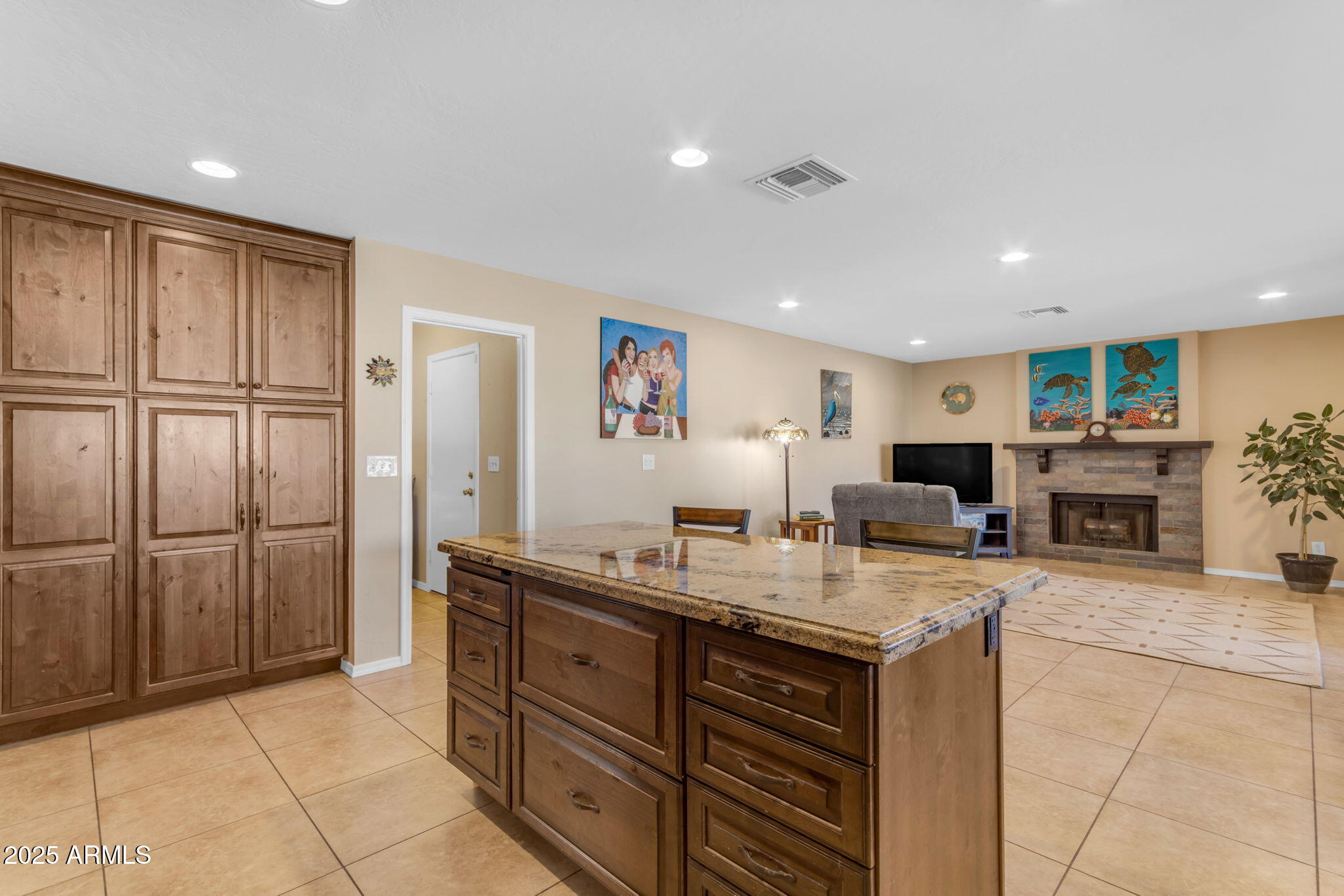 408 W STRAFORD Drive