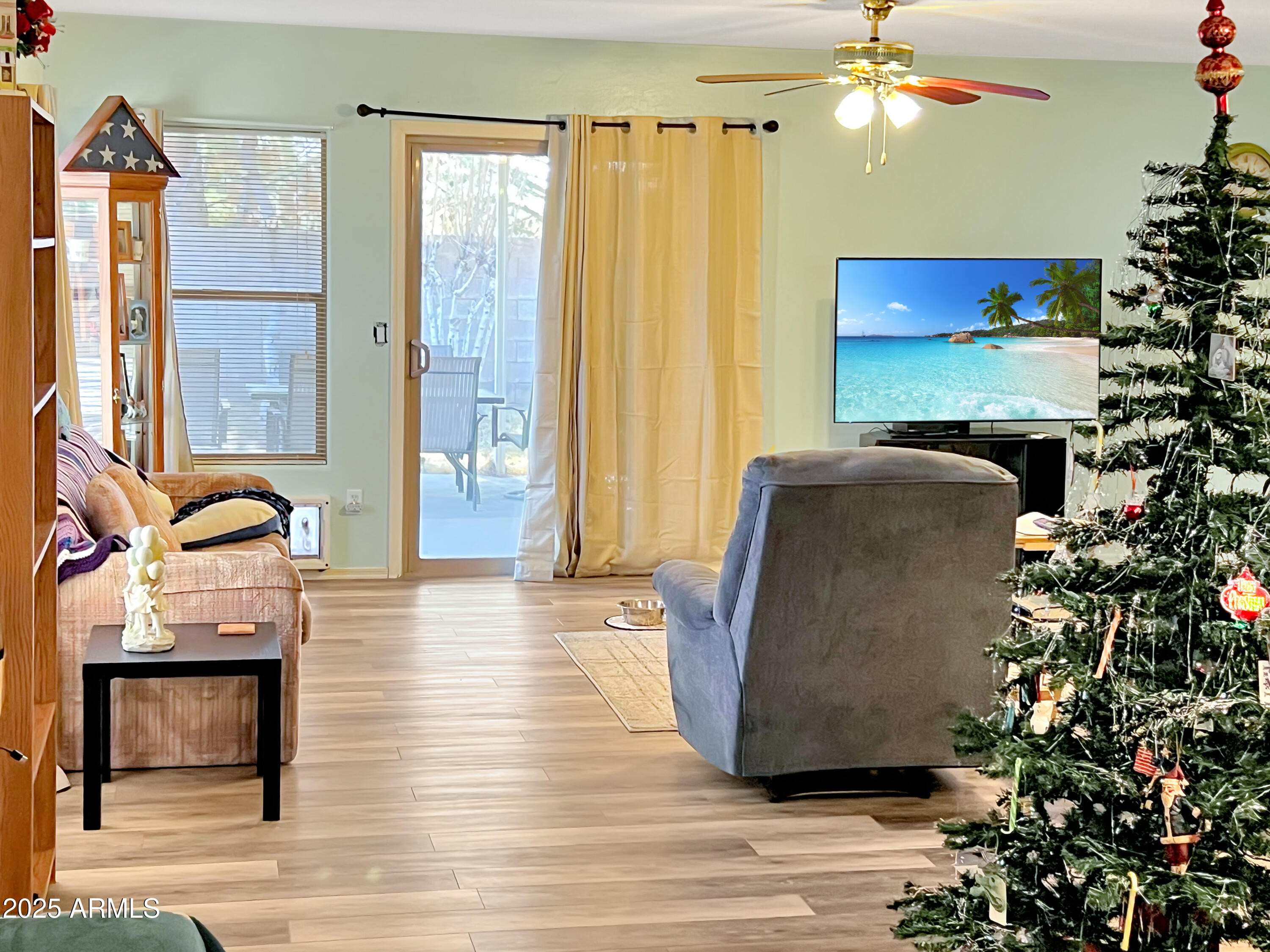 957 W LINDBERGH Avenue