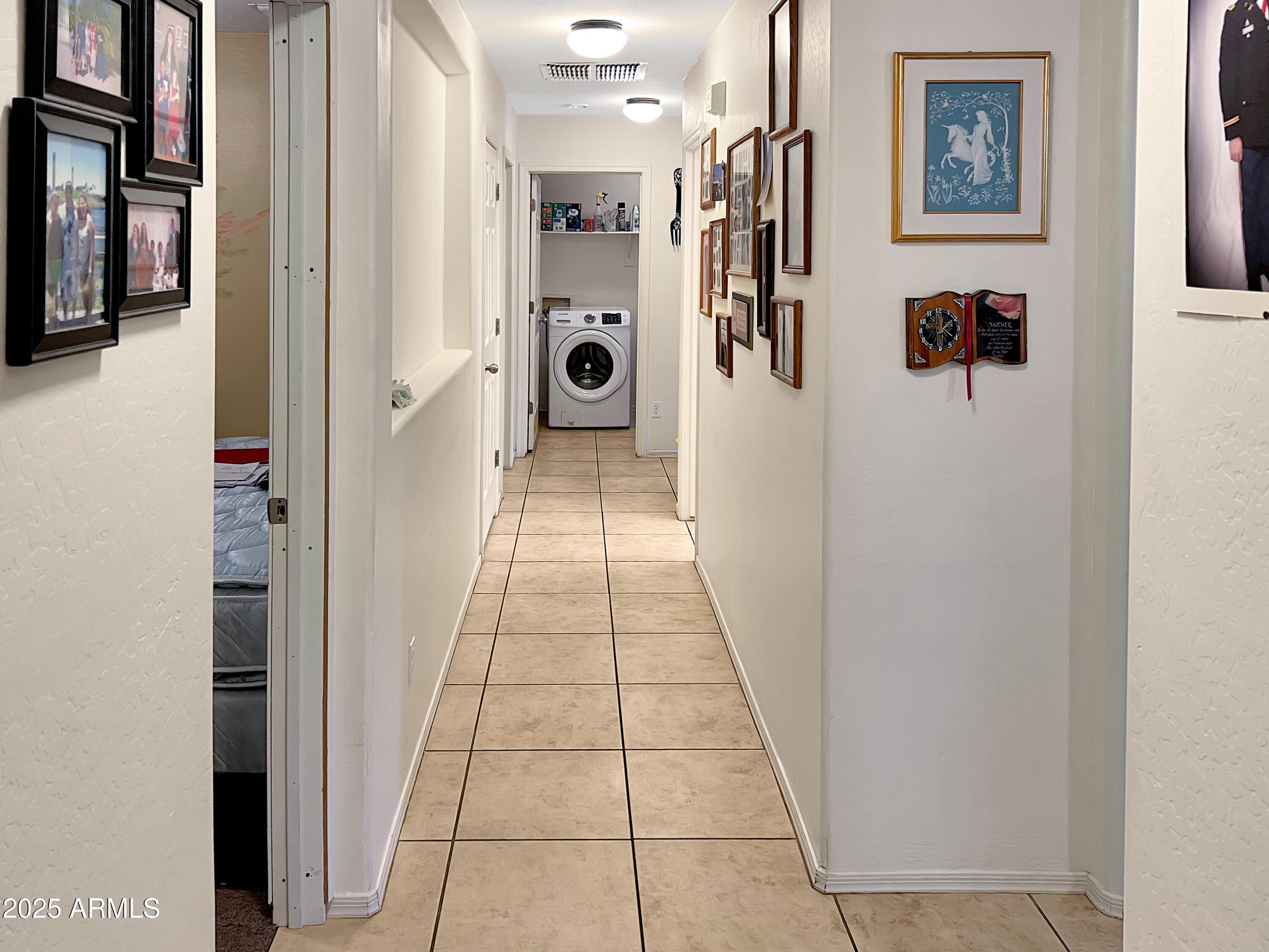 957 W LINDBERGH Avenue