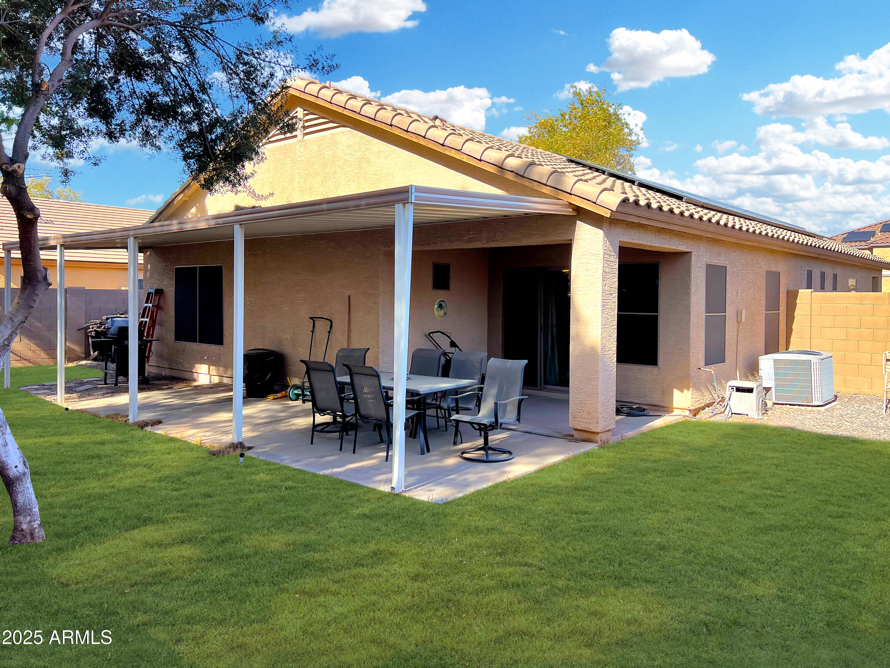 957 W LINDBERGH Avenue