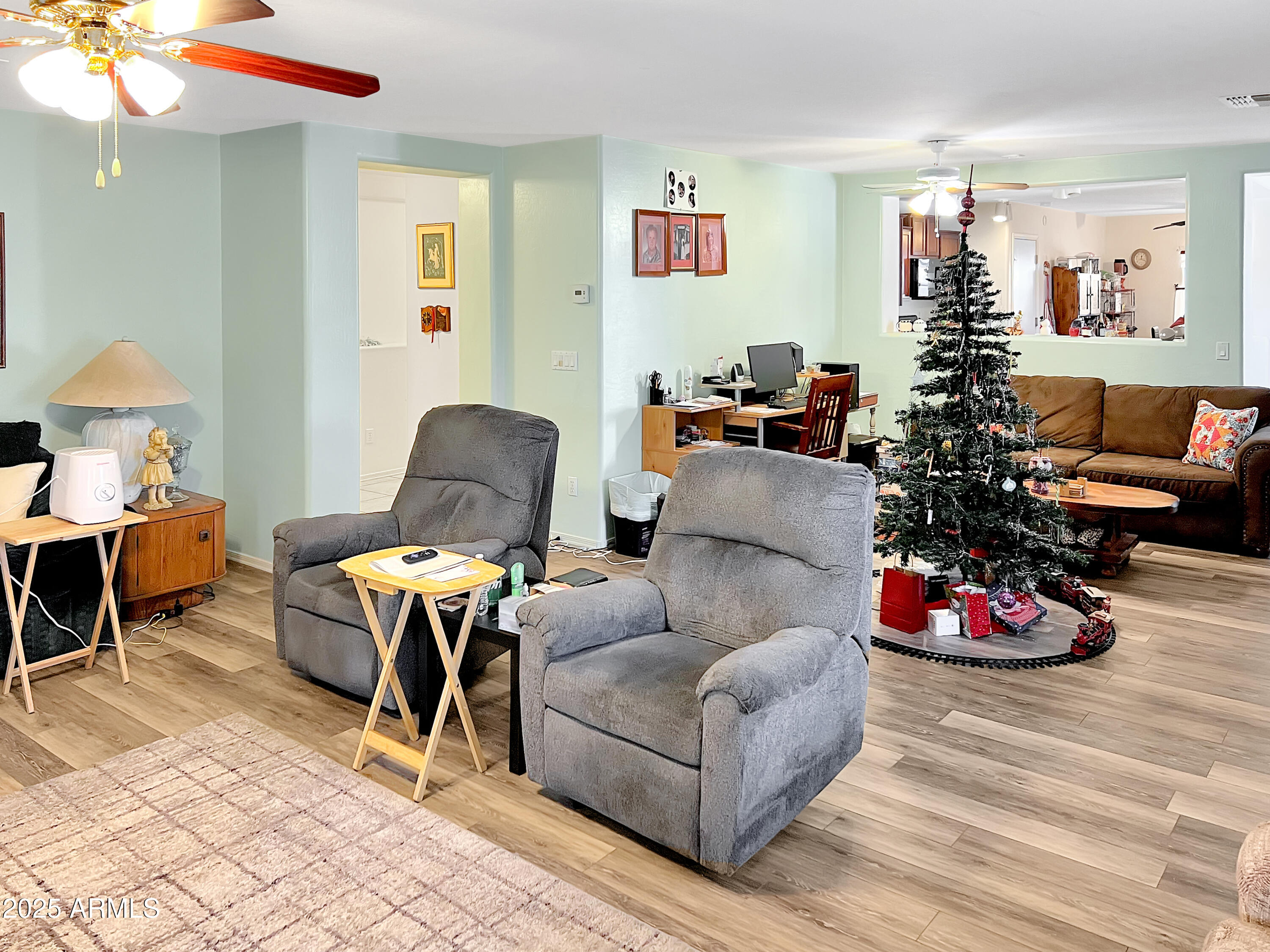 957 W LINDBERGH Avenue