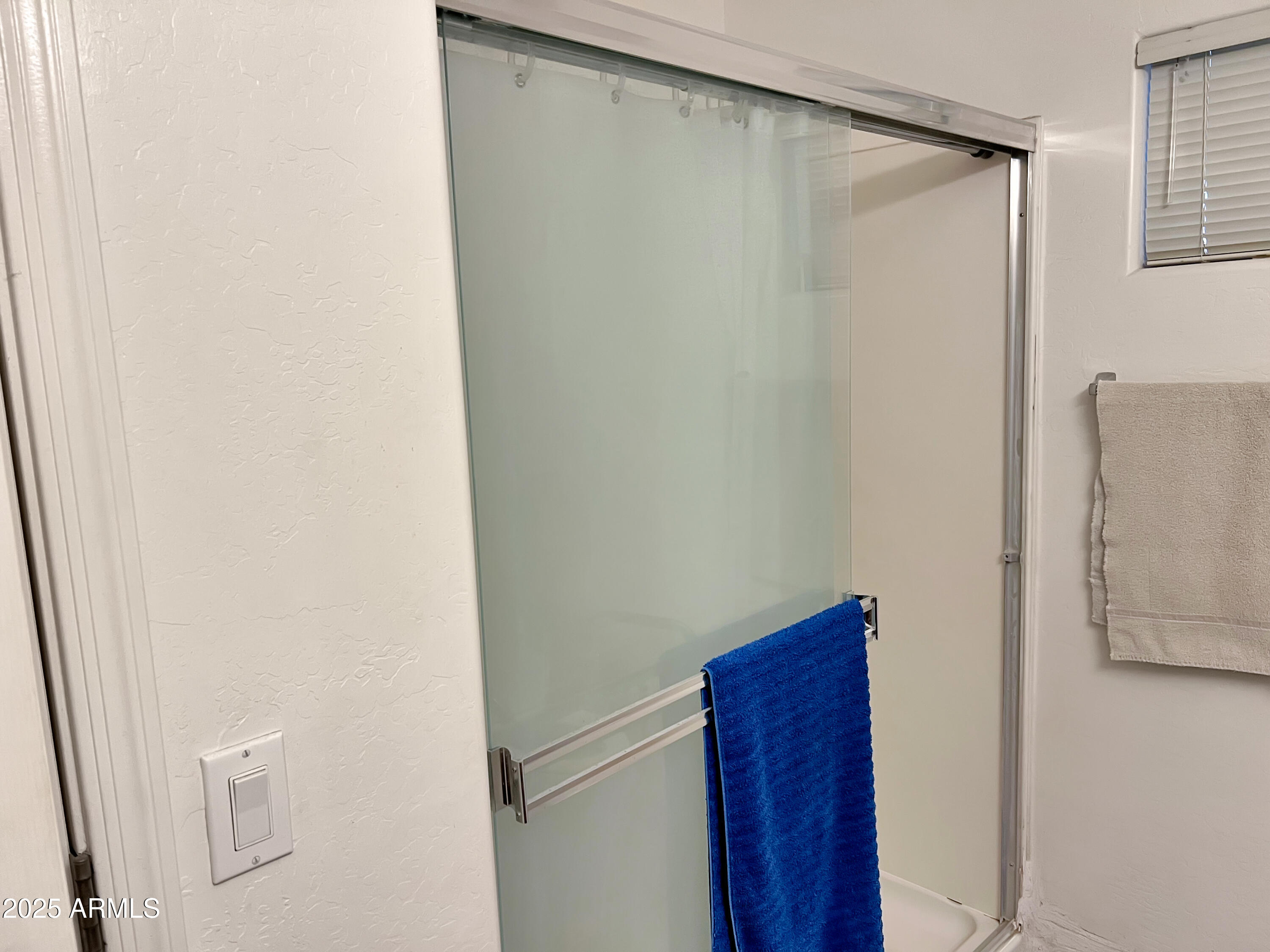 957 W LINDBERGH Avenue