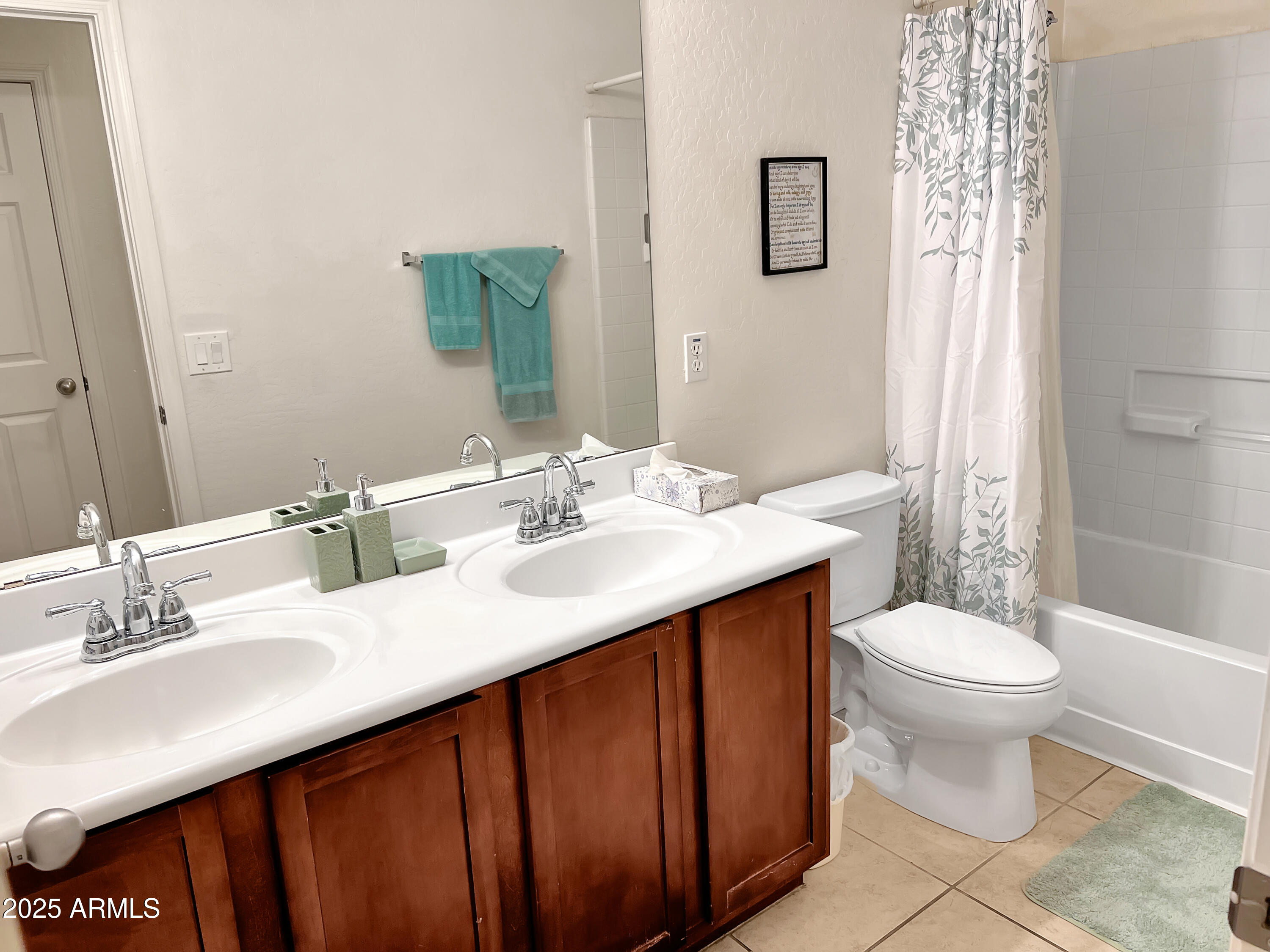 957 W LINDBERGH Avenue