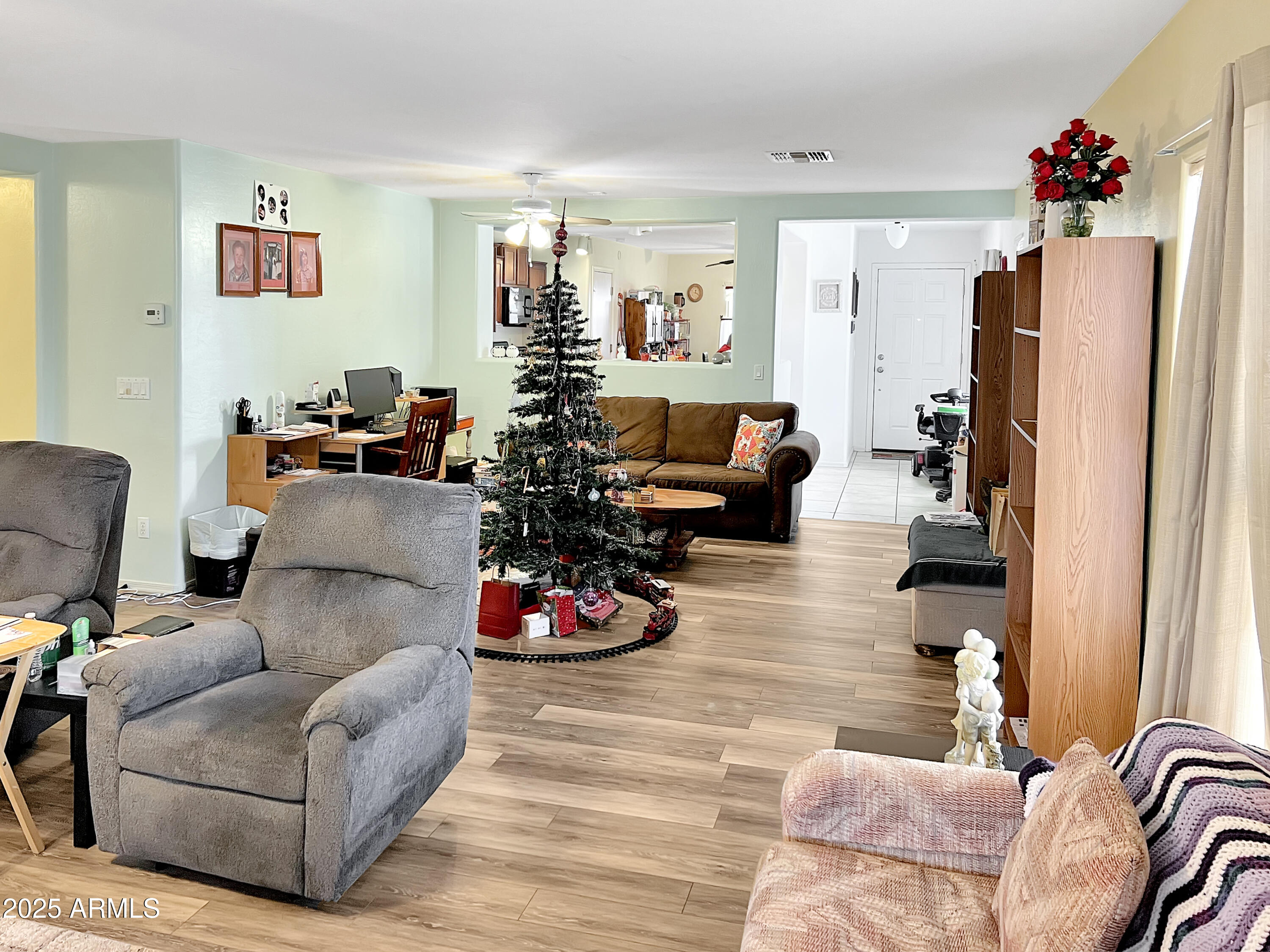 957 W LINDBERGH Avenue